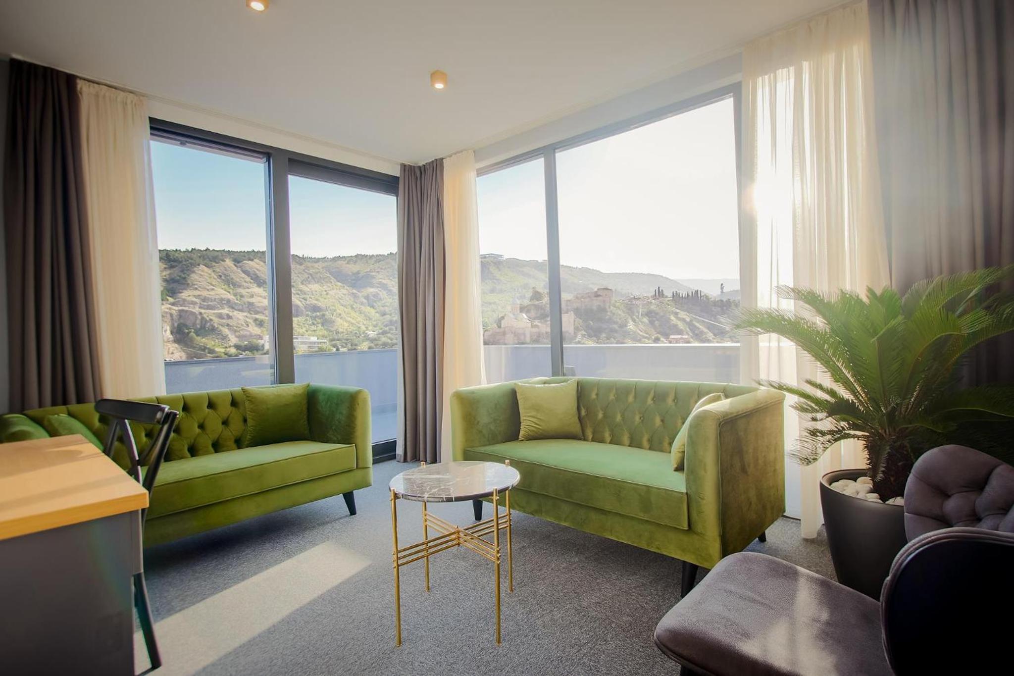 Deluxe Suite - Photo 3