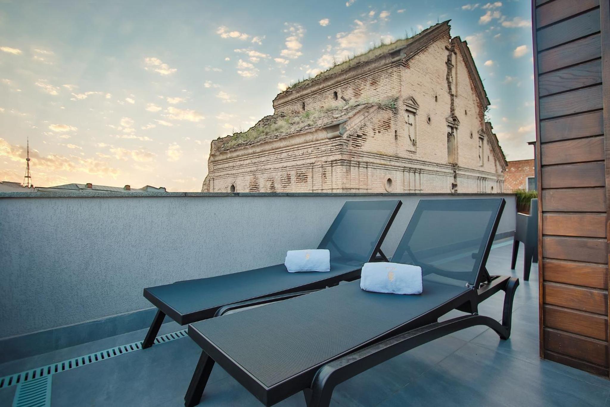 Deluxe Suite - Photo 5