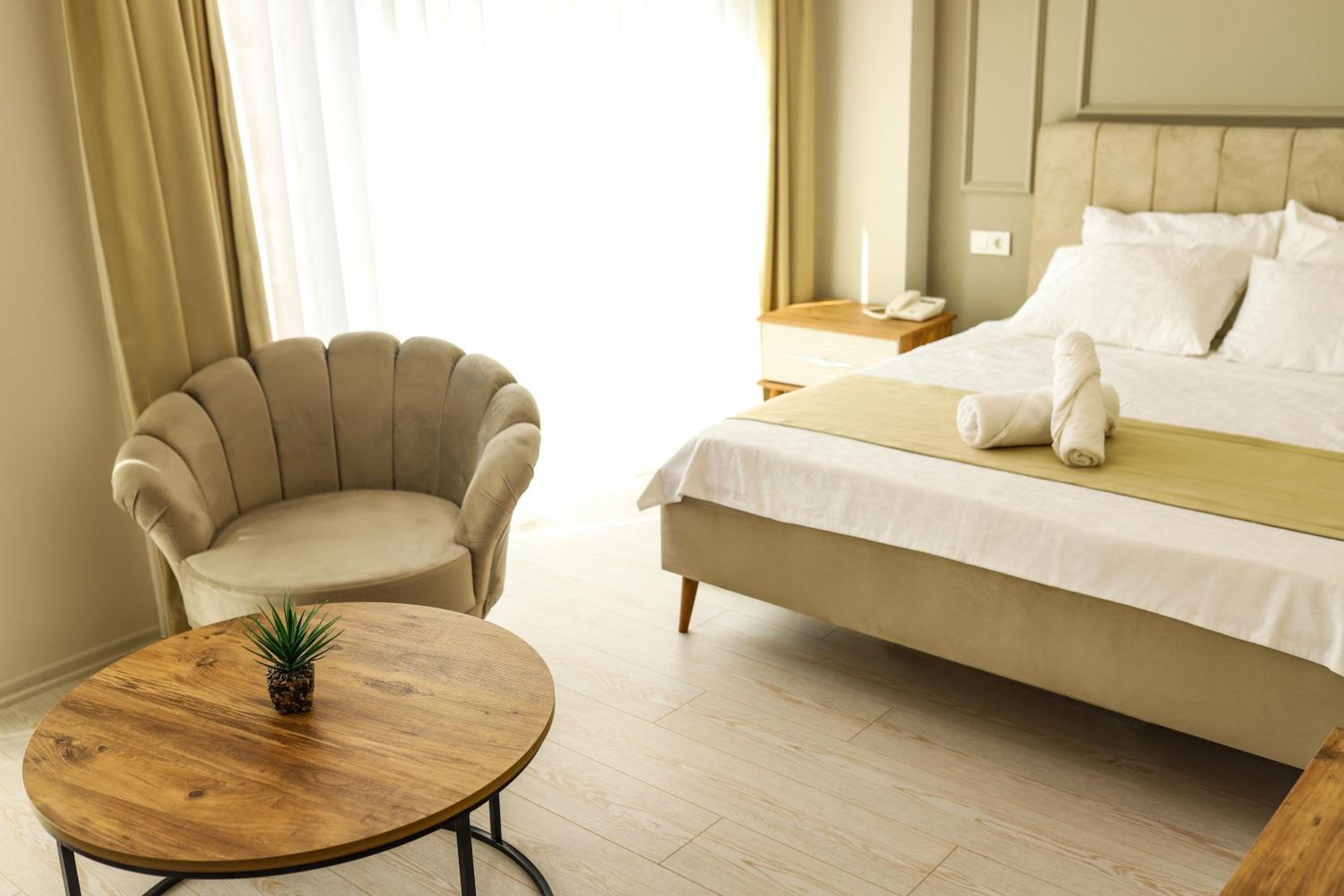 Deluxe Double Room - Photo 7