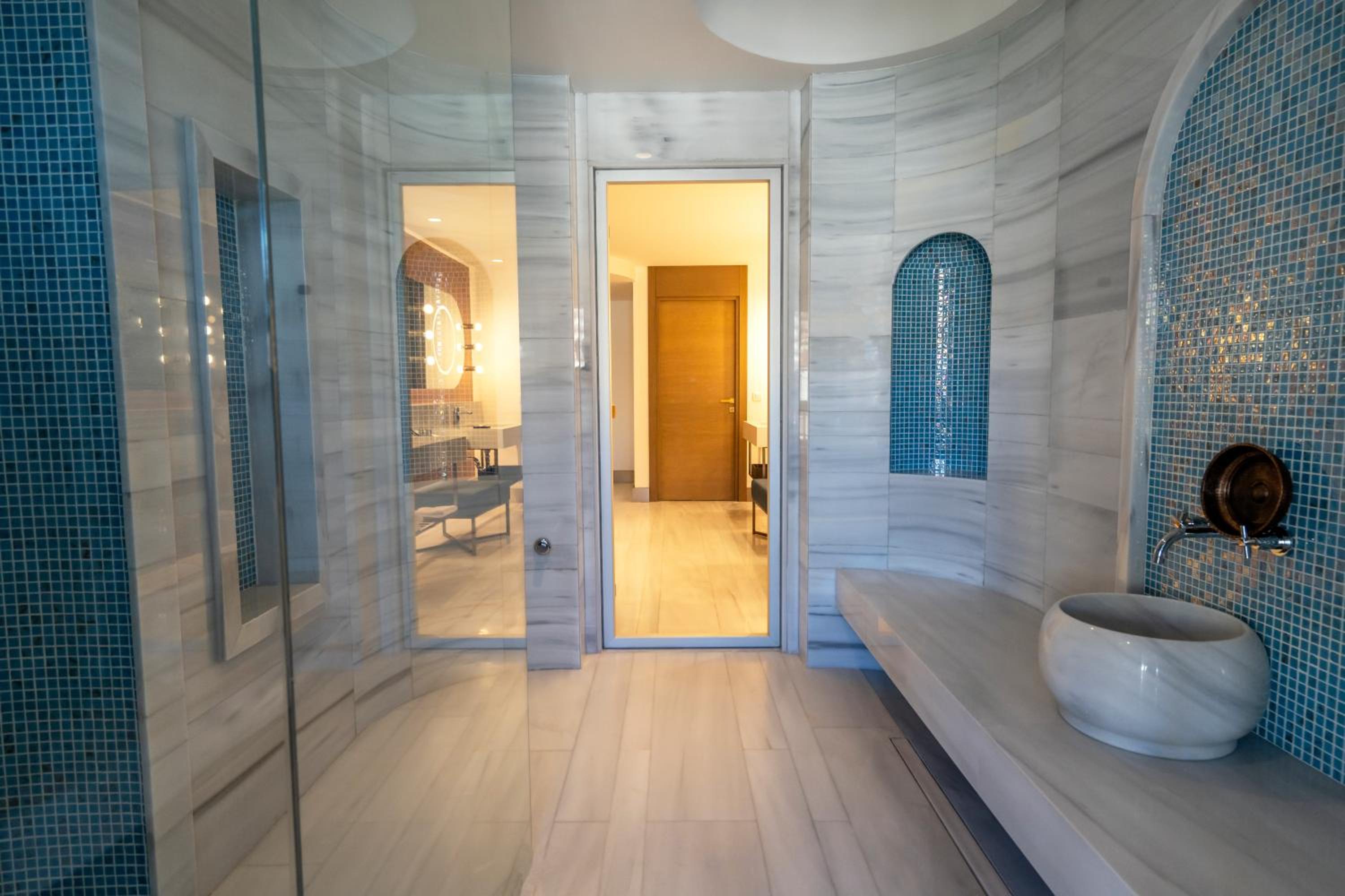 Penthouse Suite Turkish Bath & Jacuzzi