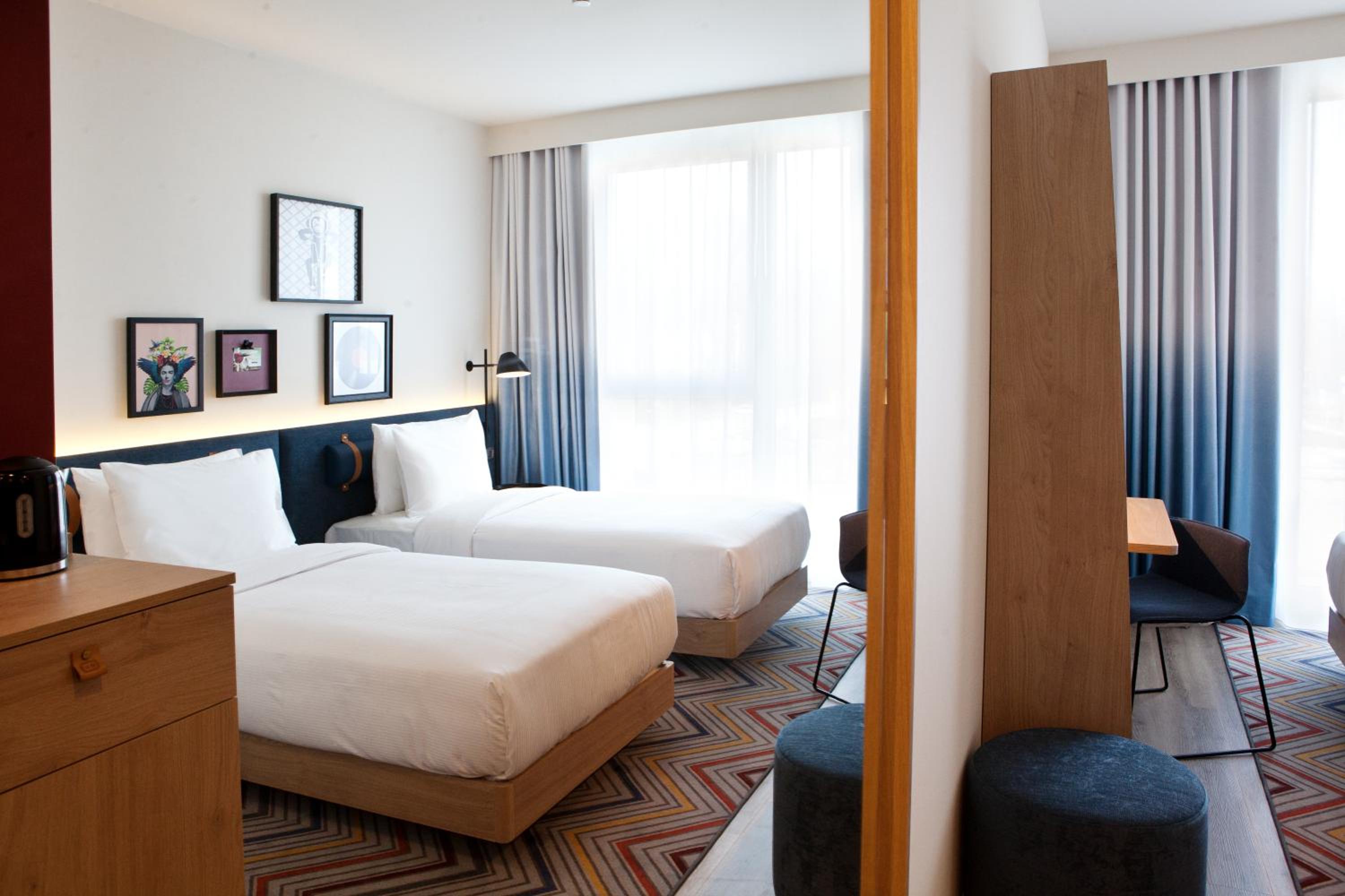 Twin Room - Photo 8