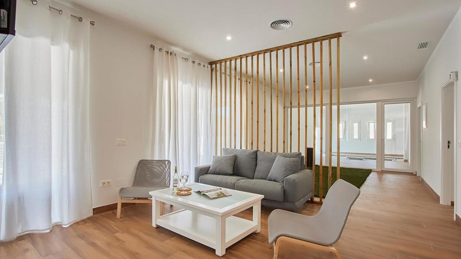 Five-Bedroom House photo 3
