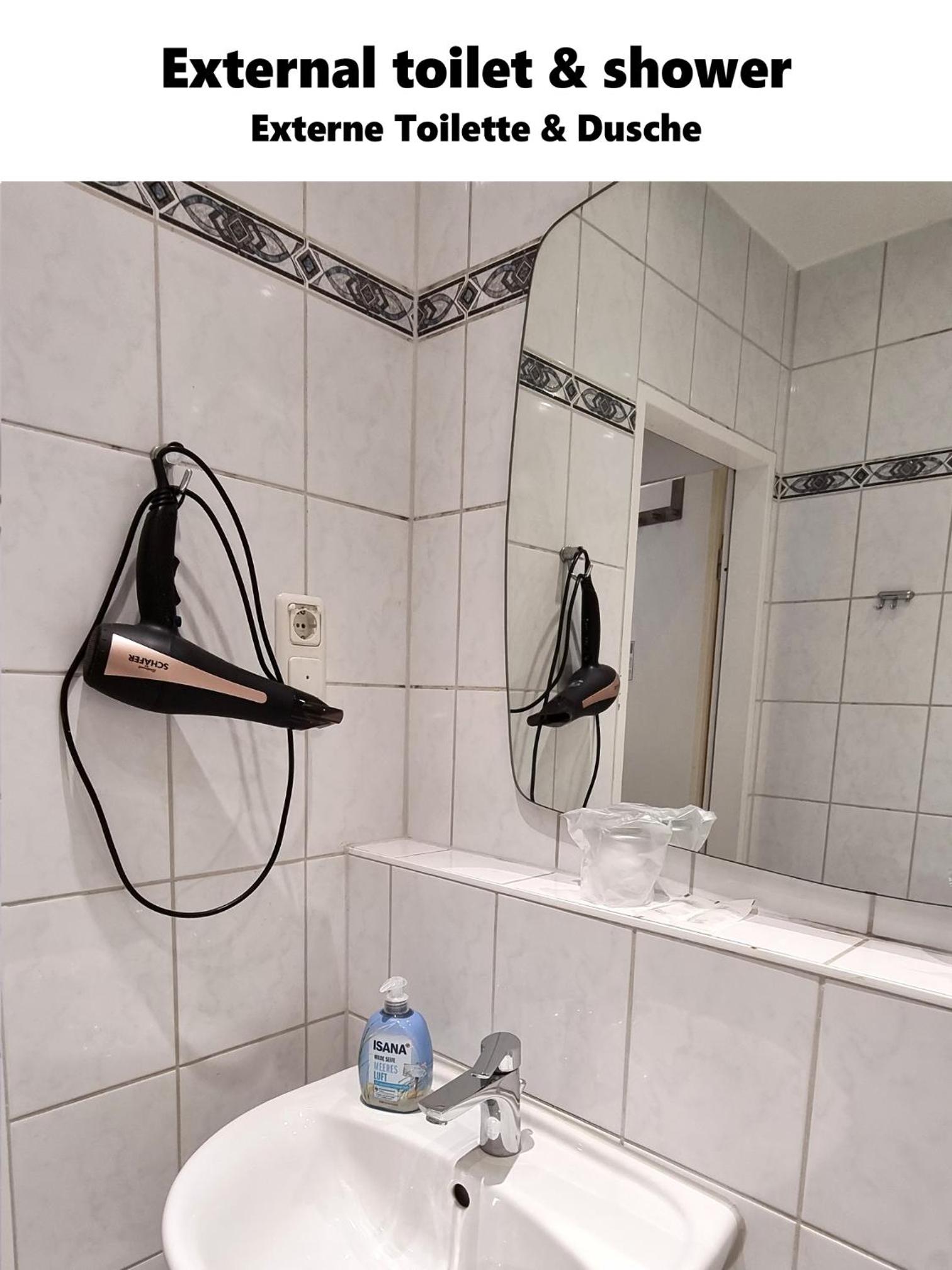 Single Room with Shared Bathroom photo 3