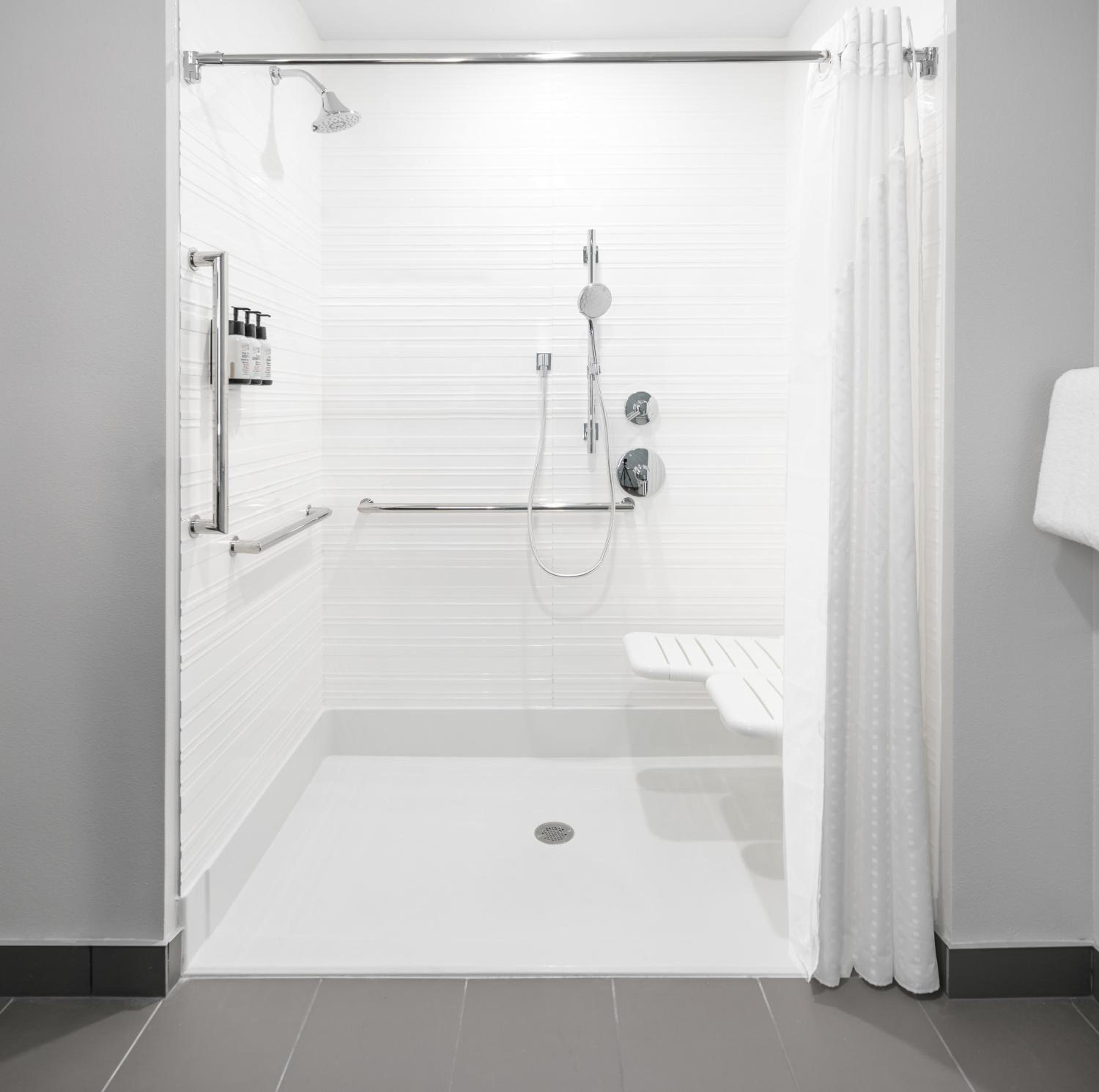 Standard King Room with Roll-In Shower - Mobility Access - Photo 4