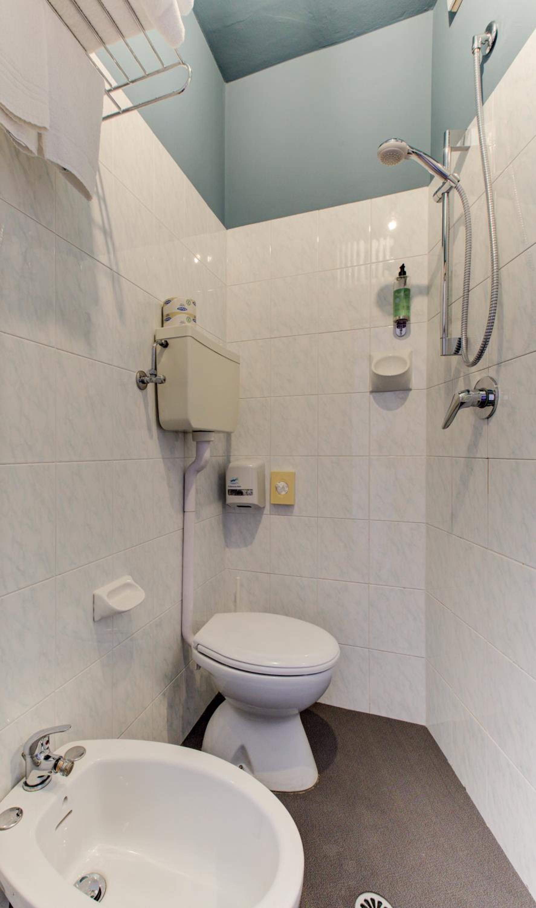 Small Single Room photo 3