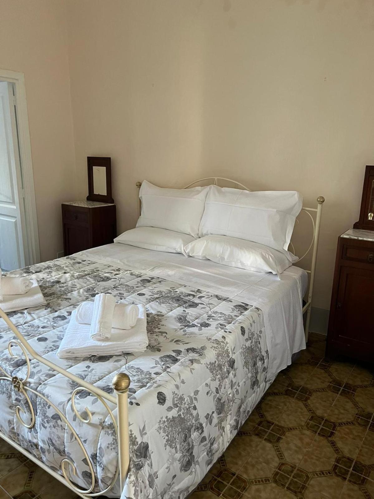 Deluxe Double Room with Bath photo 2
