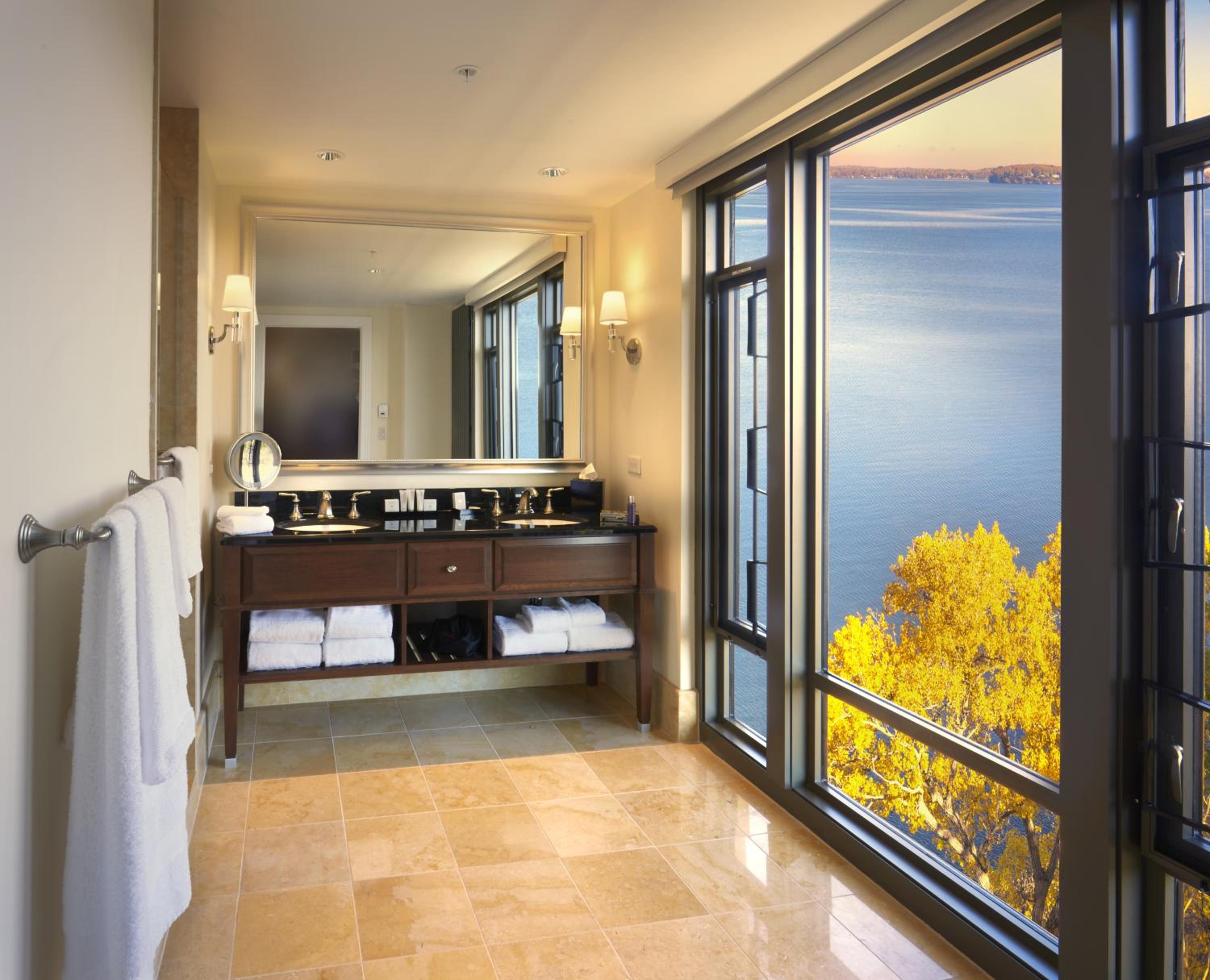 Lakeview King photo 3