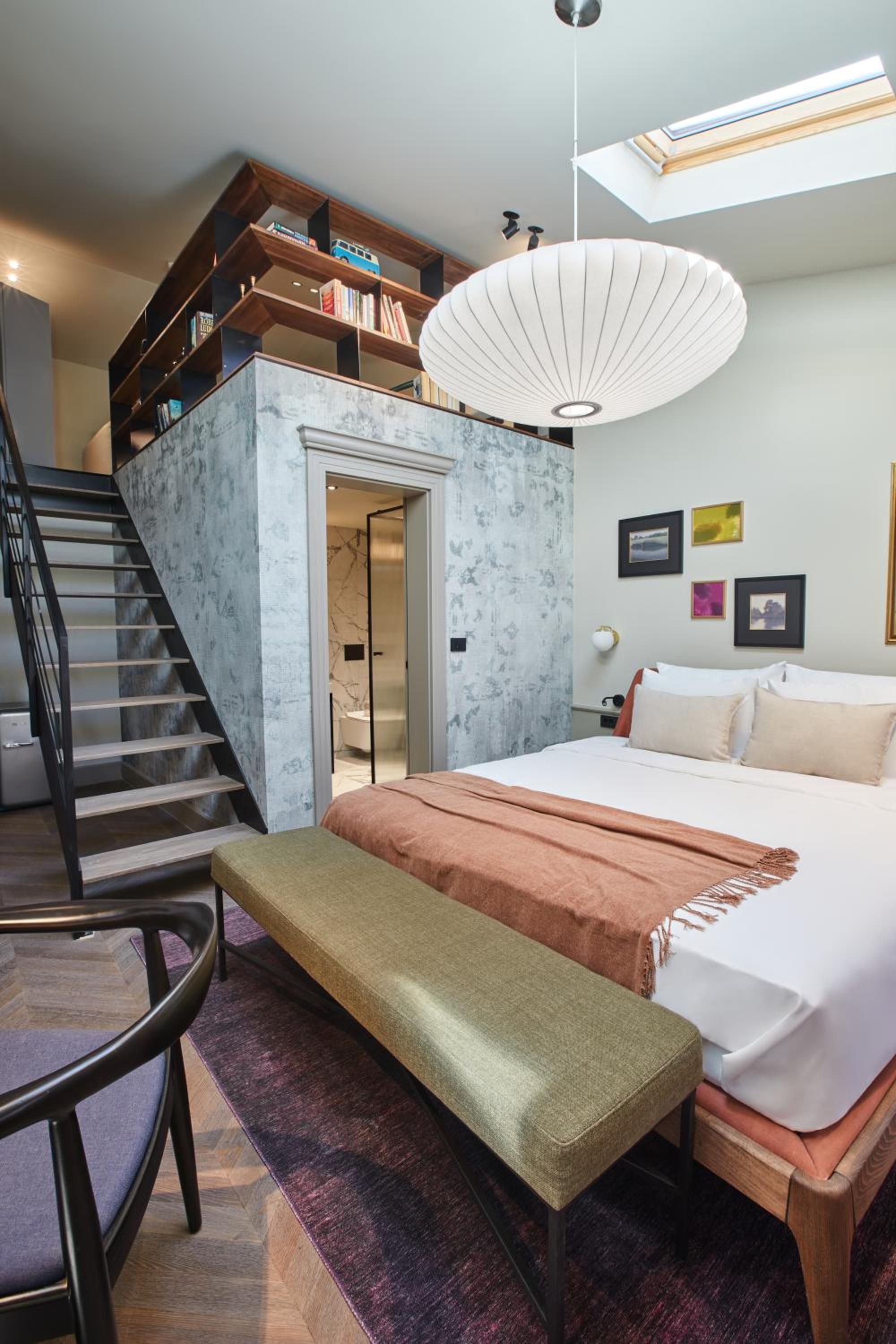 Executive Suite - Photo 1