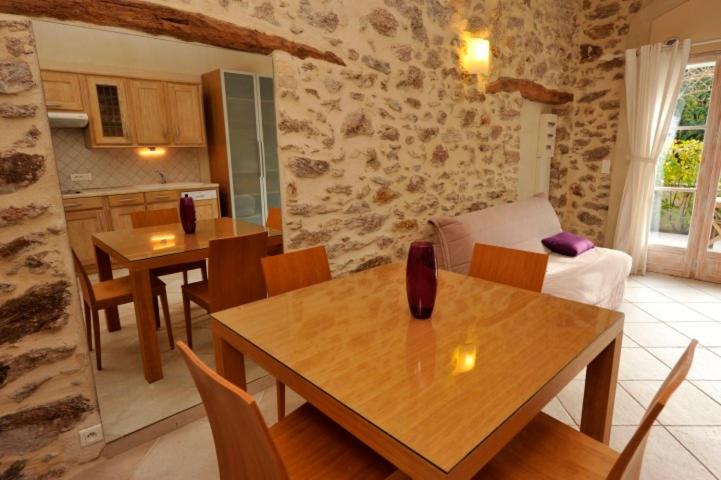 Apartment with Terrace photo 3