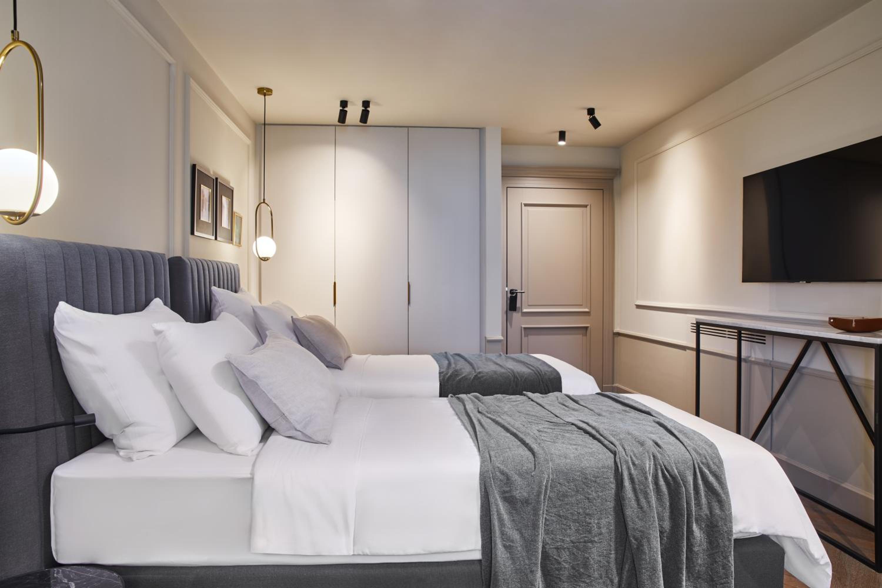 Double or Twin Room with Side Sea View - Photo 1