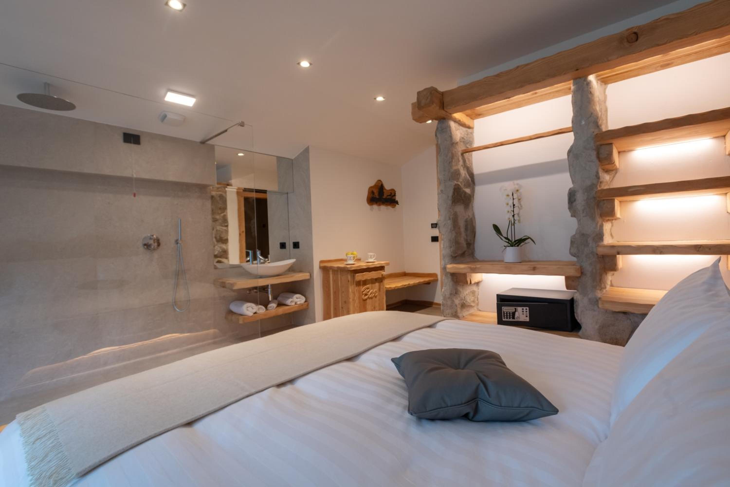 Deluxe Double Room with Bath