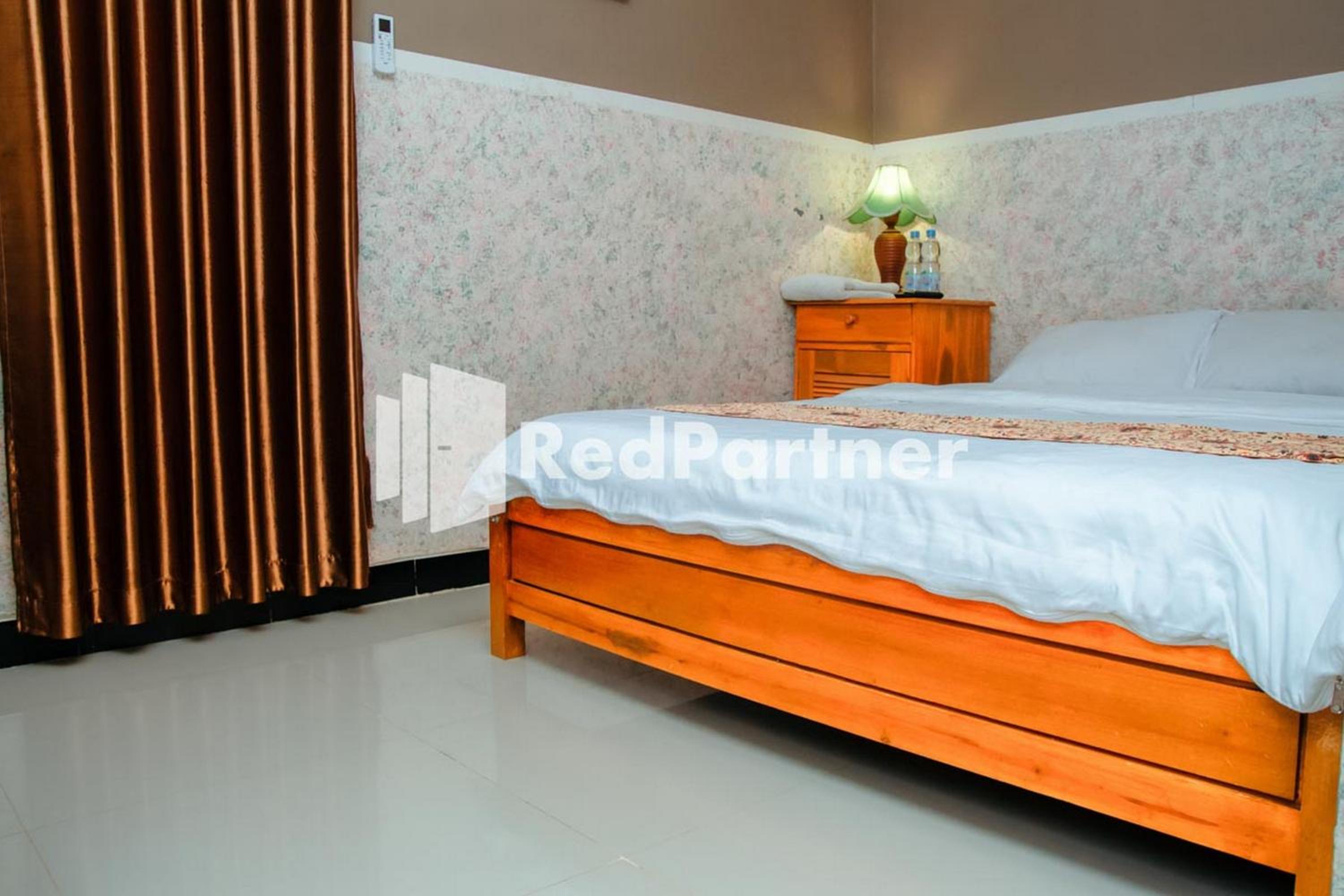 Standard Double Room - Photo 11