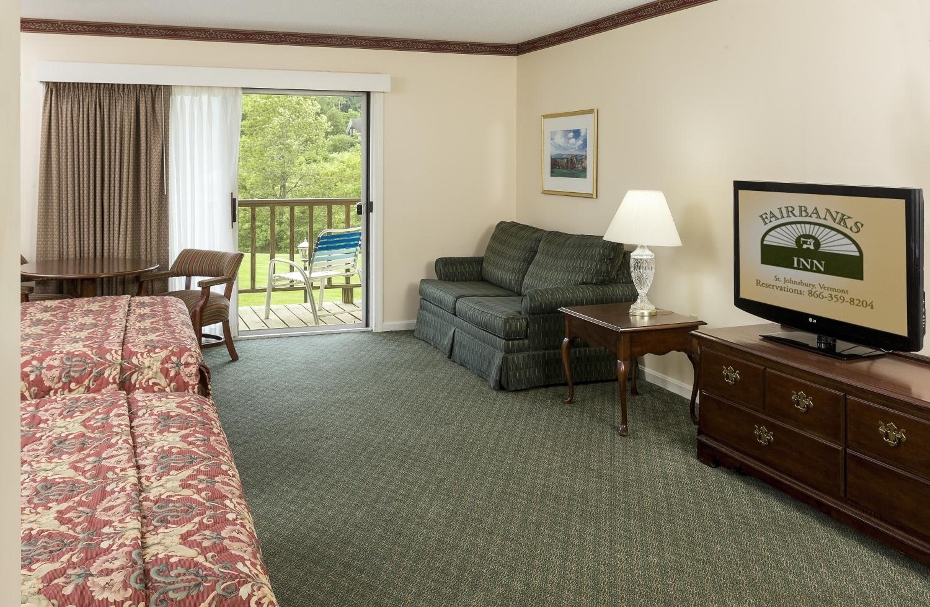 Queen Room with Two Queen Beds photo 3