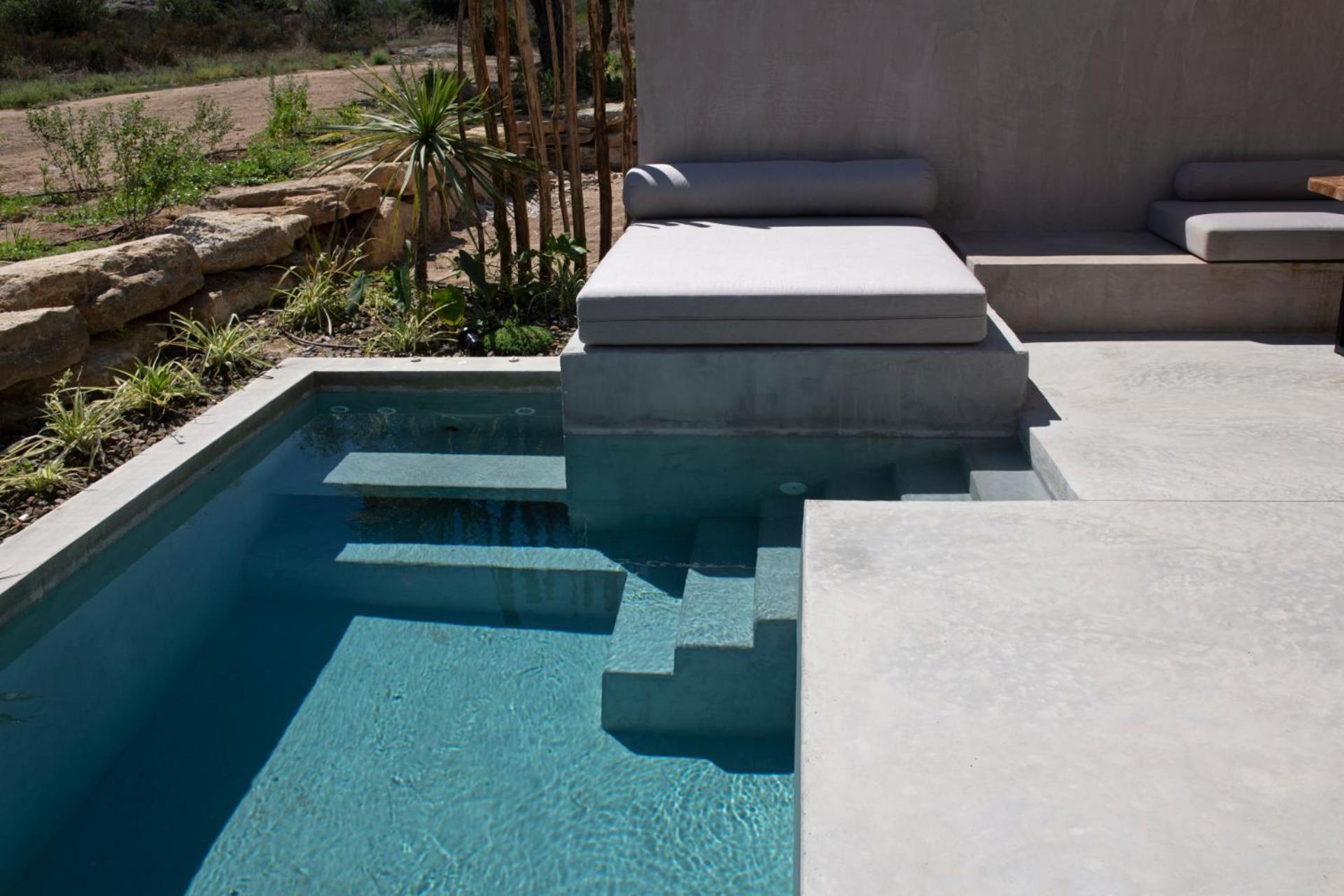Suite with Private Pool - Photo 13