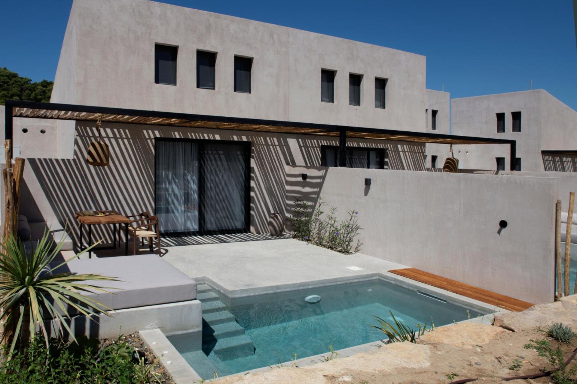 Suite with Private Pool - Photo 8