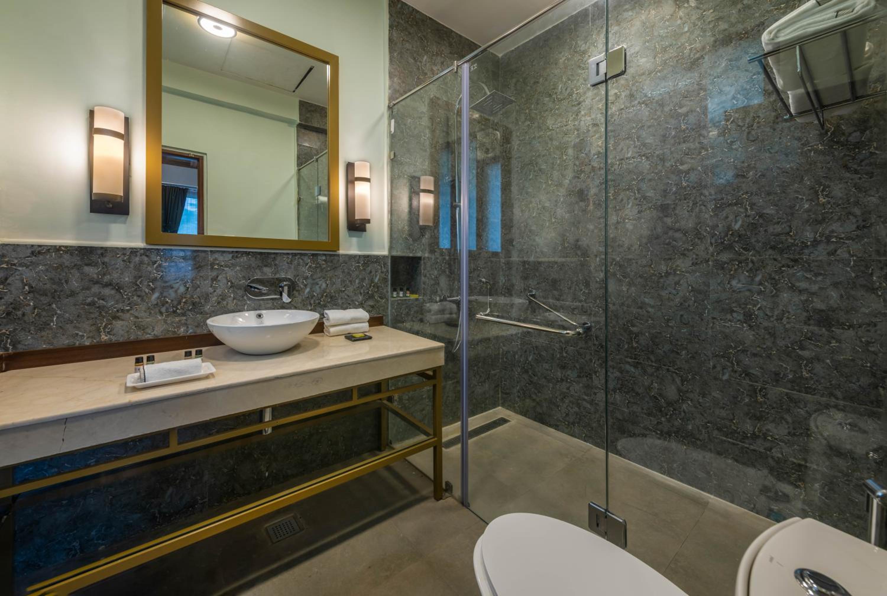 King Room with Balcony photo 3