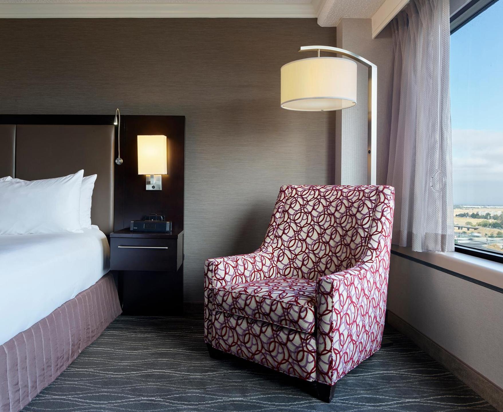Deluxe King Room - Photo 2