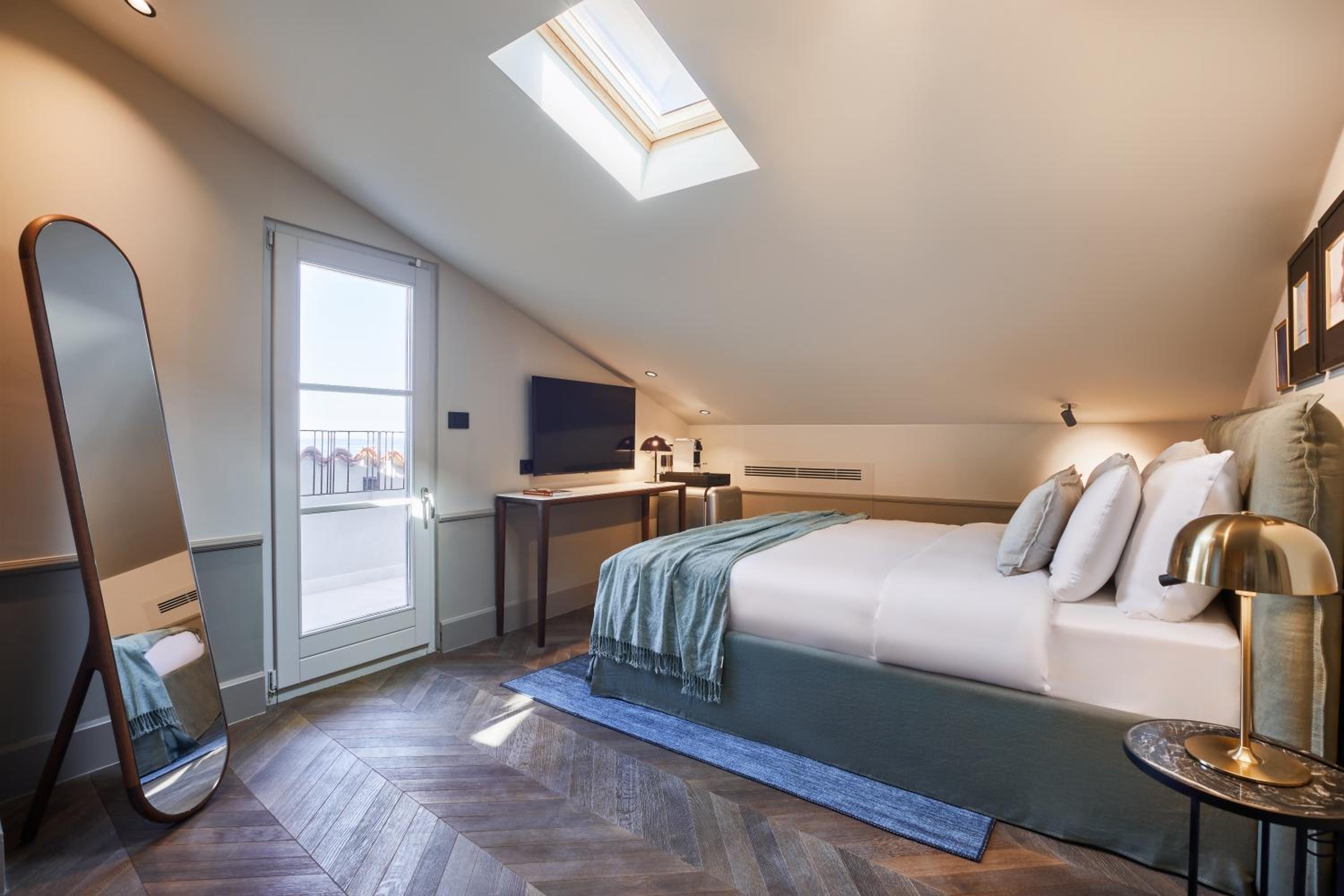Double Room with Balcony and Sea View - Photo 1