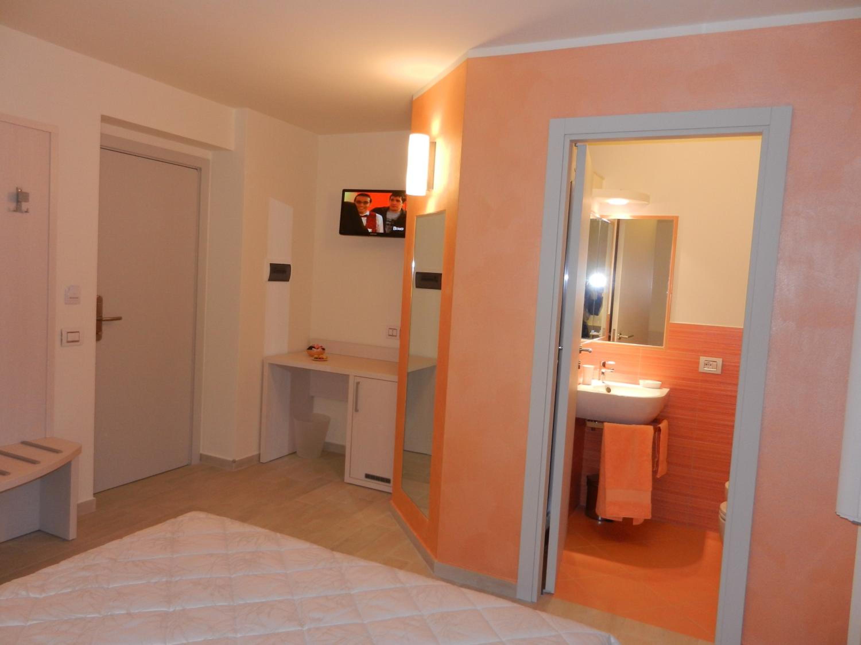 Double Room - Photo 6