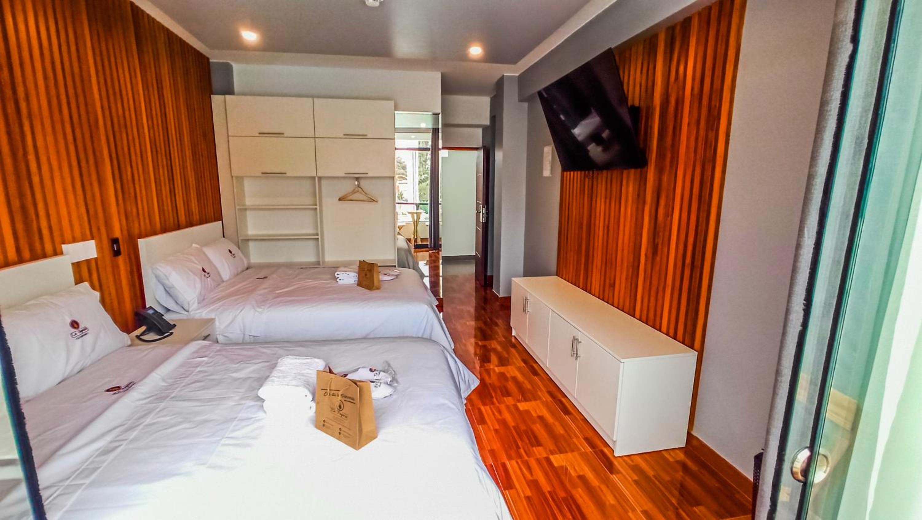 Standard Queen Room with Two Queen Beds photo 2