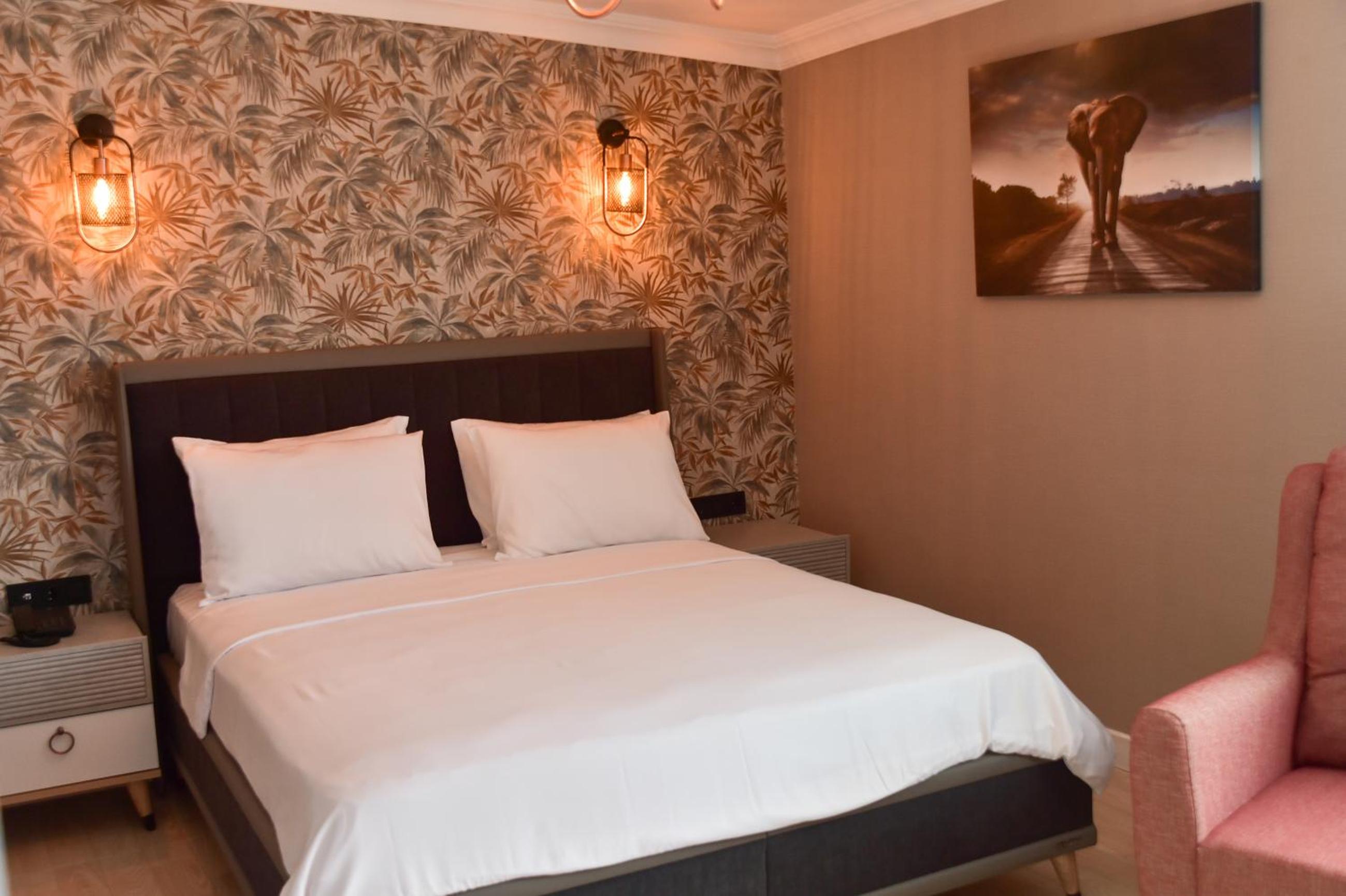 Standard Double Room - Photo 8