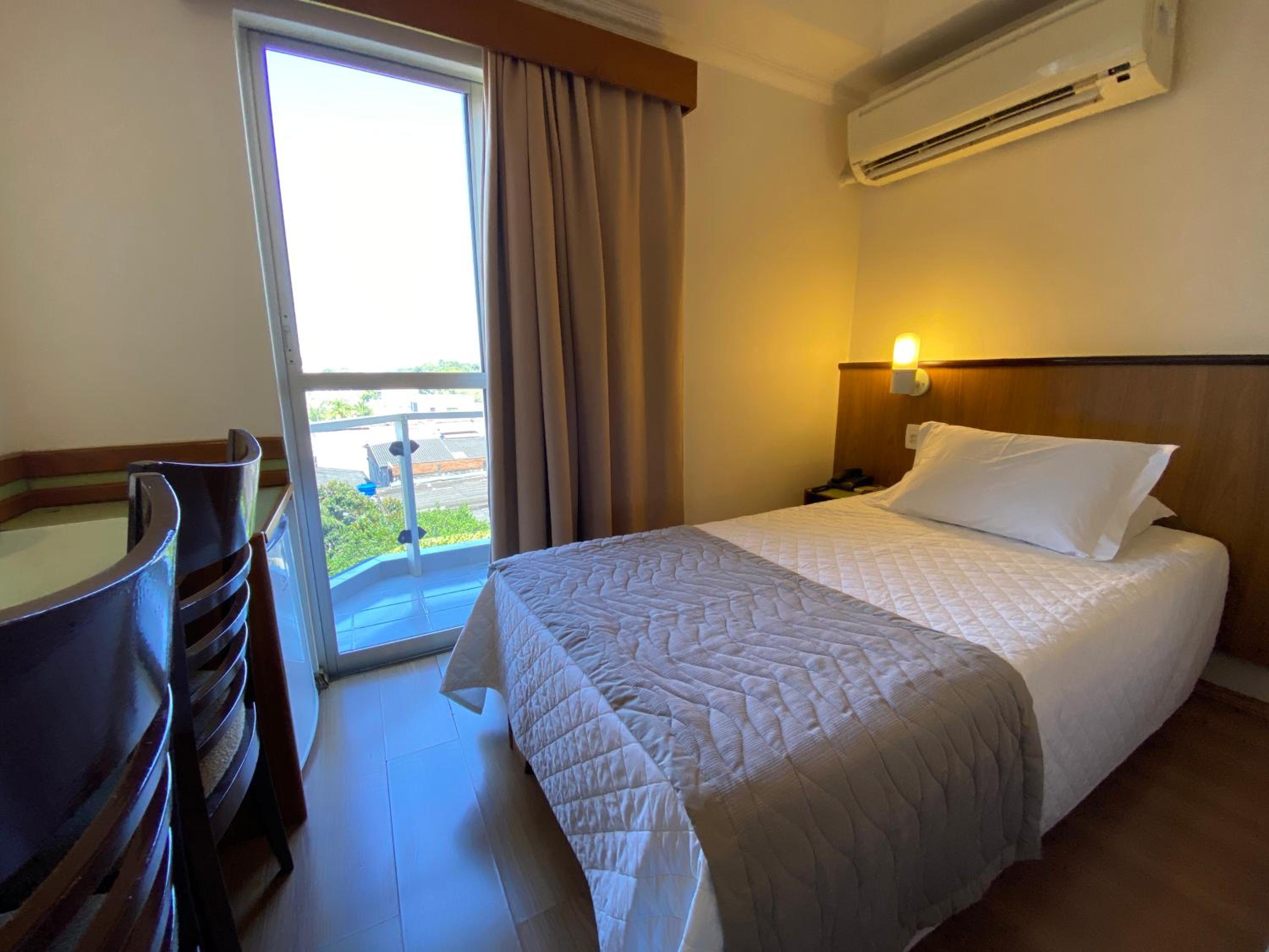 Standard Twin Room - Photo 1