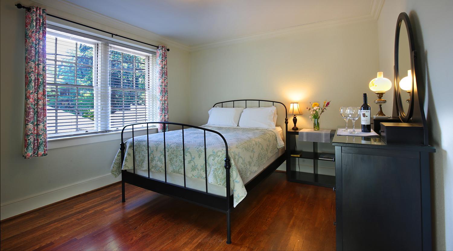 Standard Queen Room photo 3
