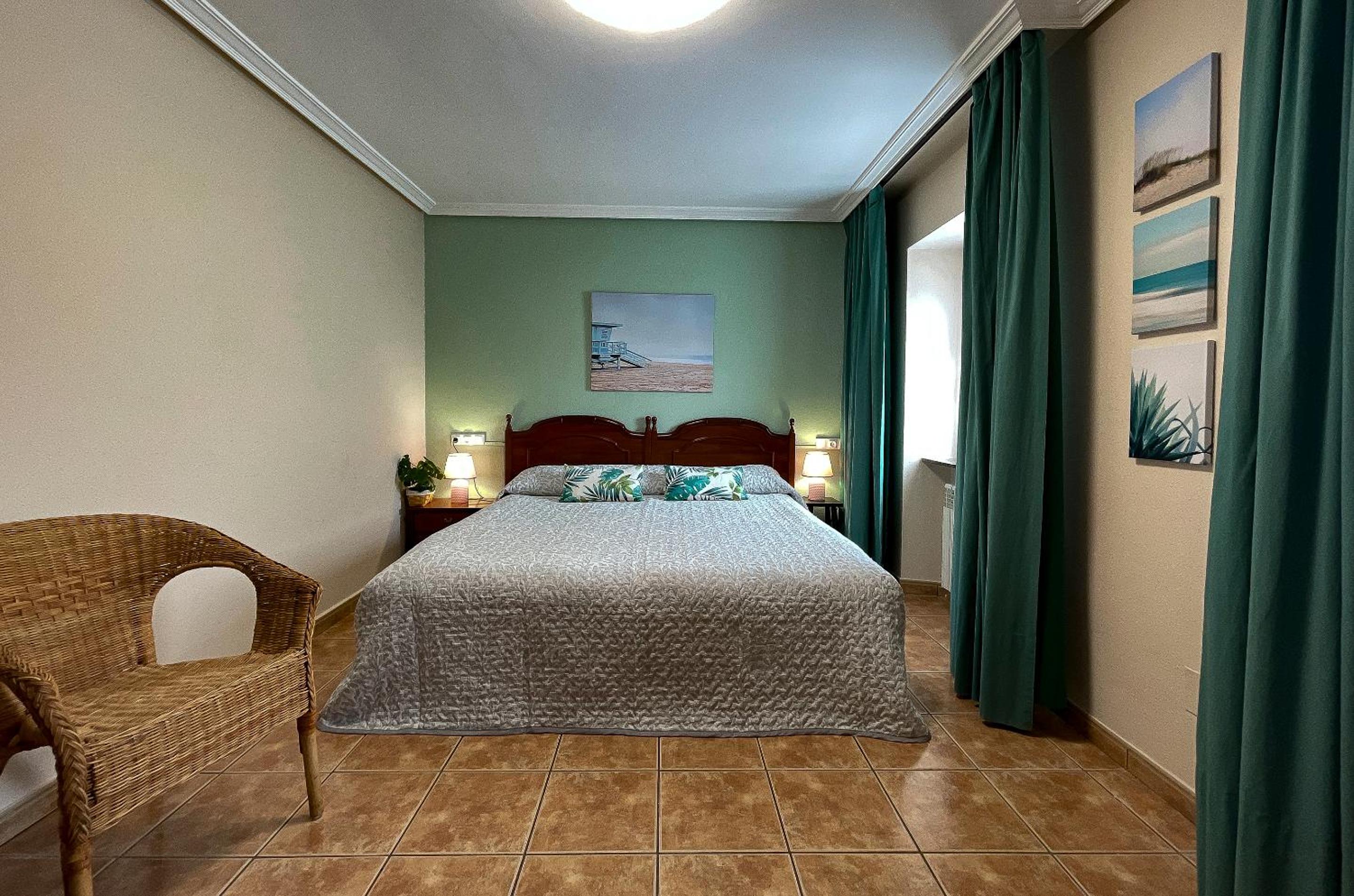 Double Room - Photo 6