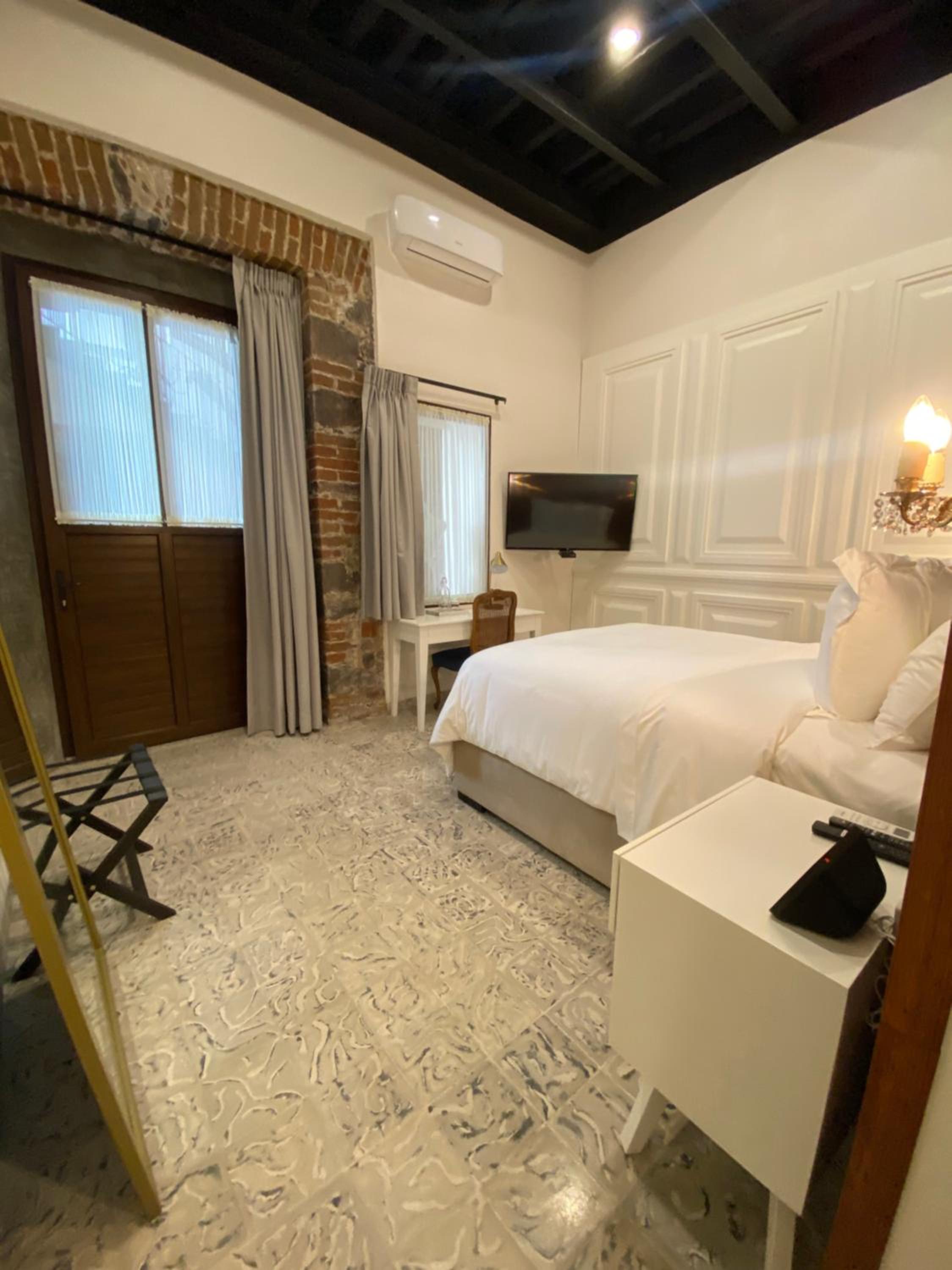 Deluxe Suite - Photo 5