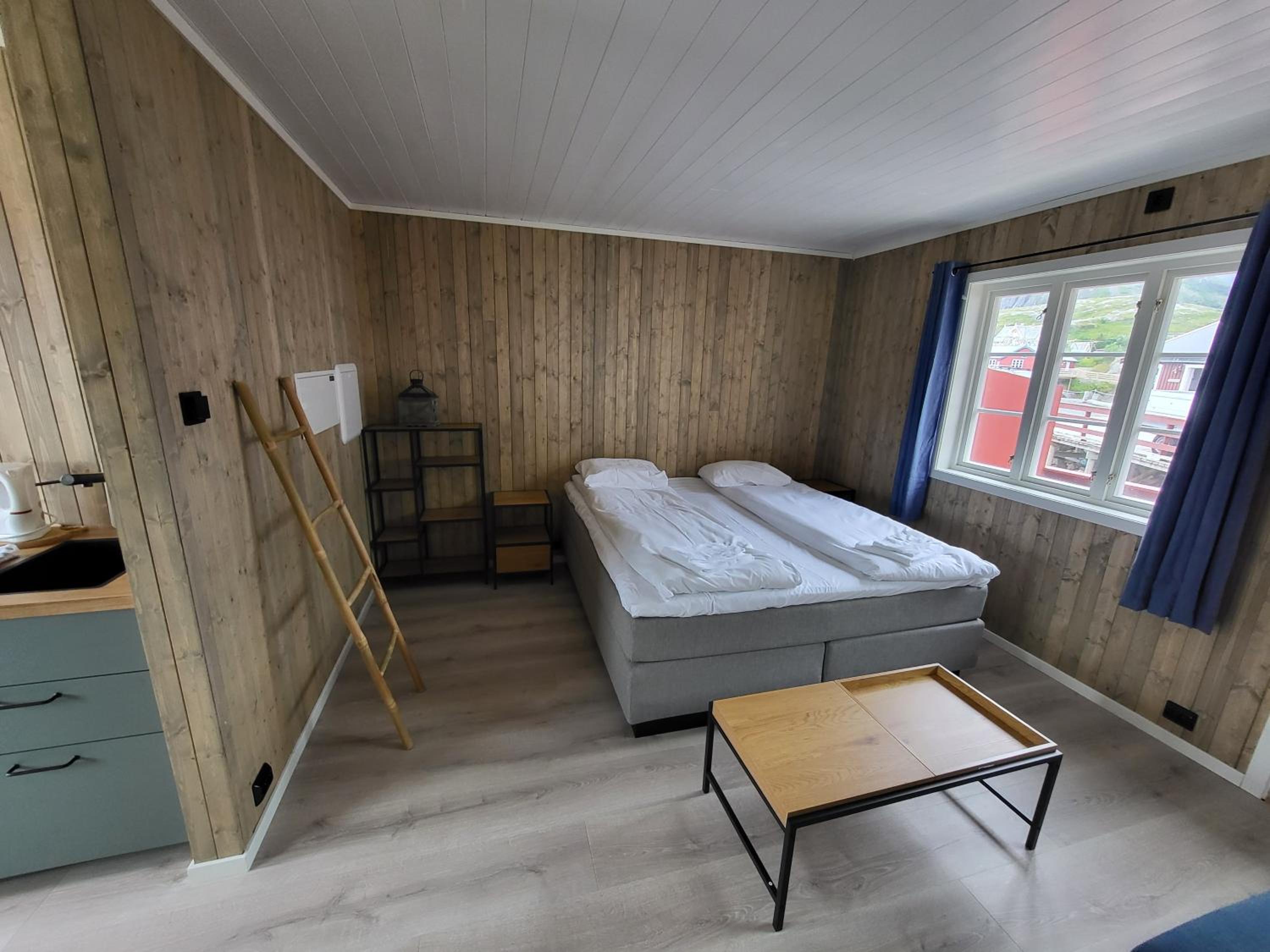 One-Bedroom Cottage - Photo 2