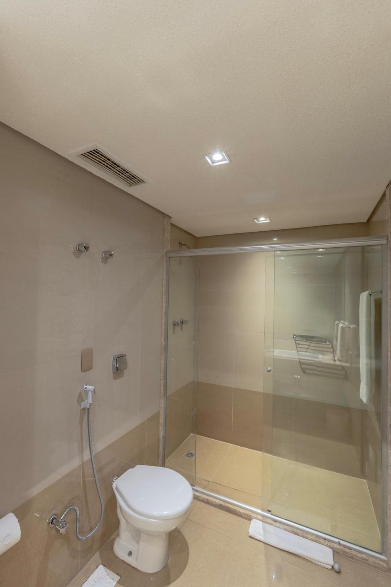 Deluxe Room with Two Double Beds photo 3
