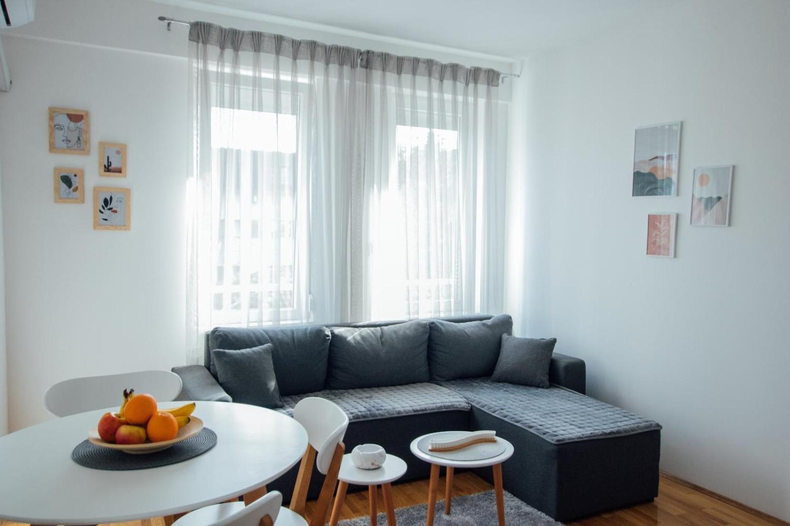 One-Bedroom Apartment photo 1