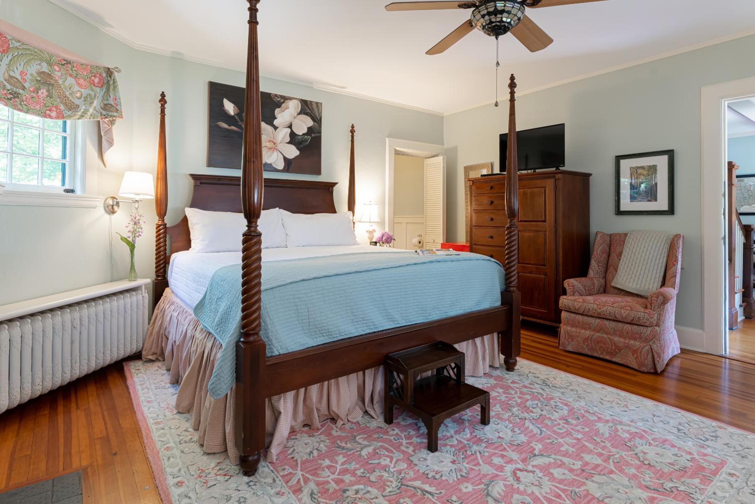 Deluxe King Room photo 2