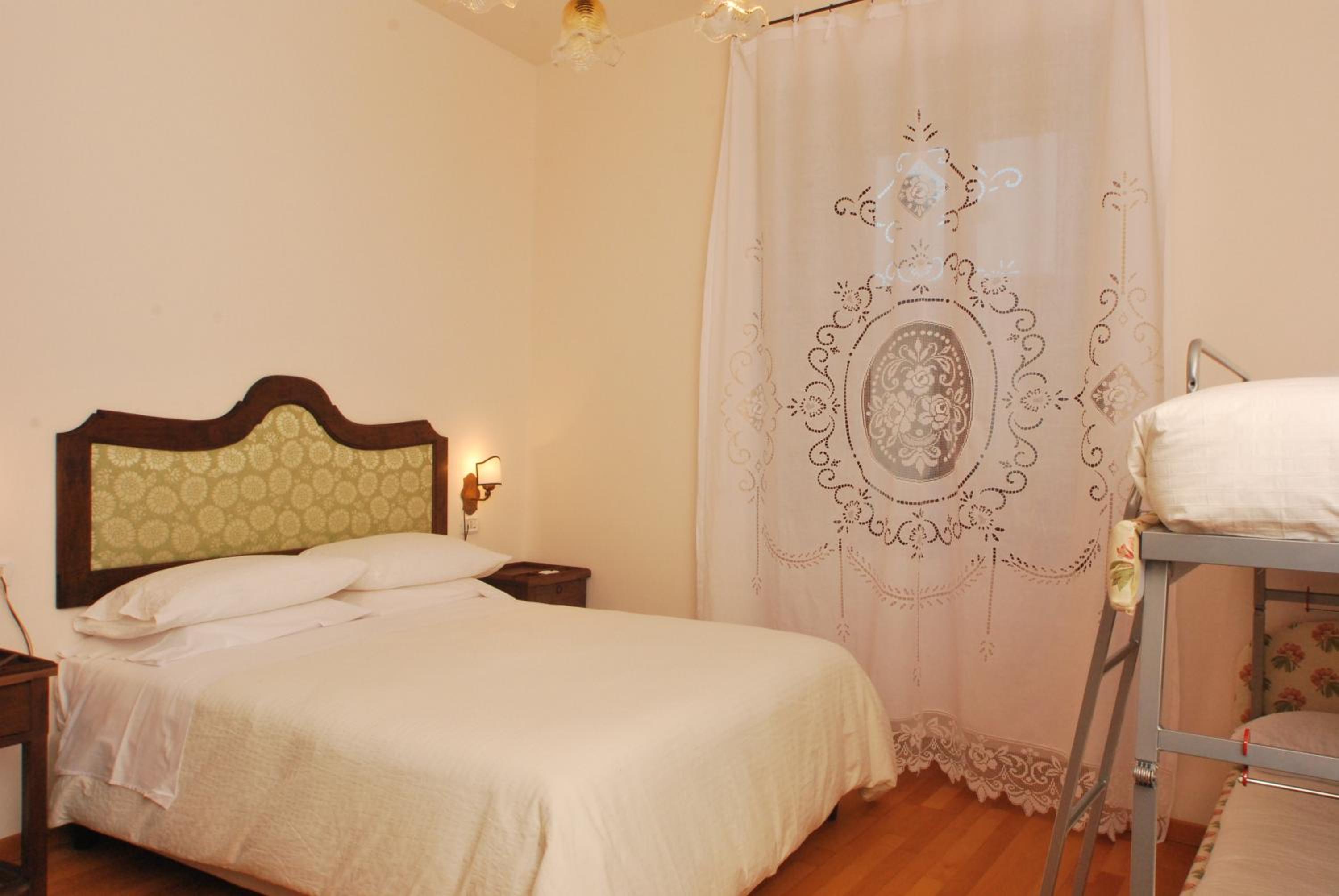 Deluxe Triple Room photo 3