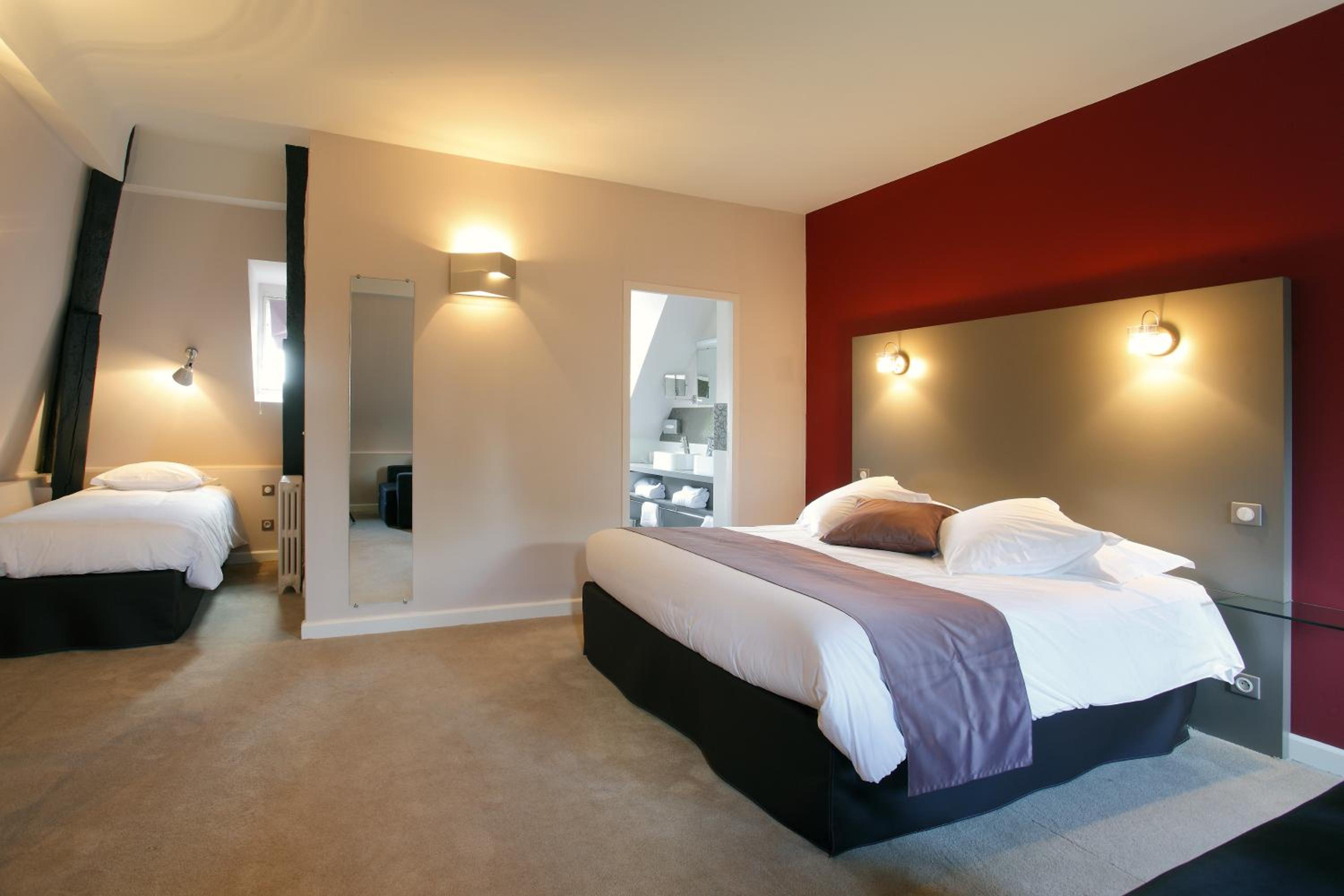 Prestige Quadruple Room in the castle - Photo 4