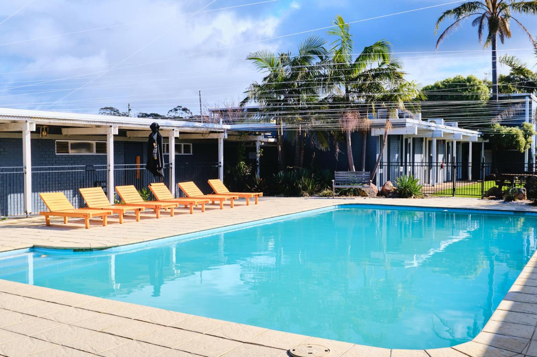 Triple Room with Pool View - Photo 13