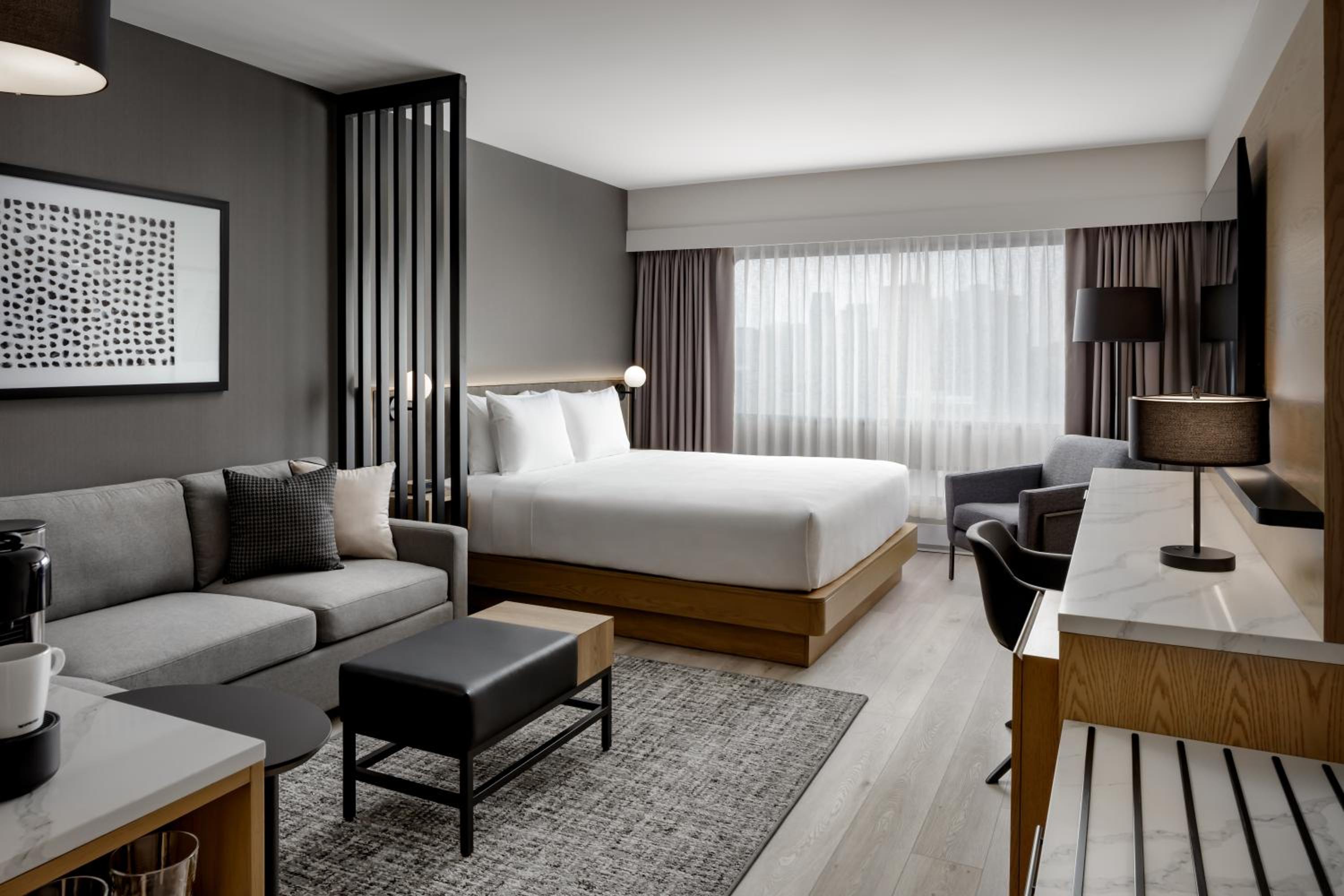 King Room with Sofa Bed - High Floor - Photo 5