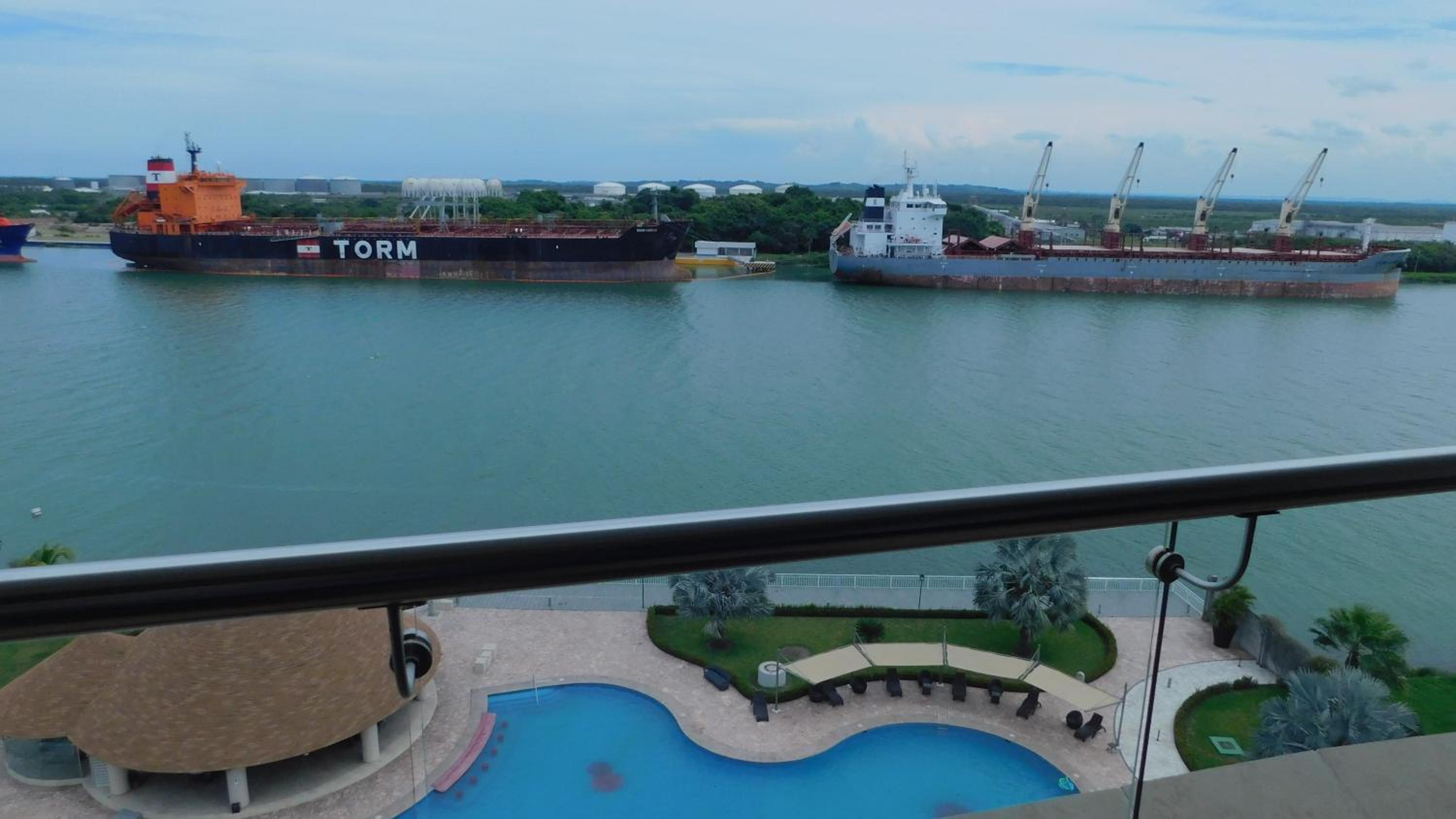 Standard King Room with River View - Photo 2