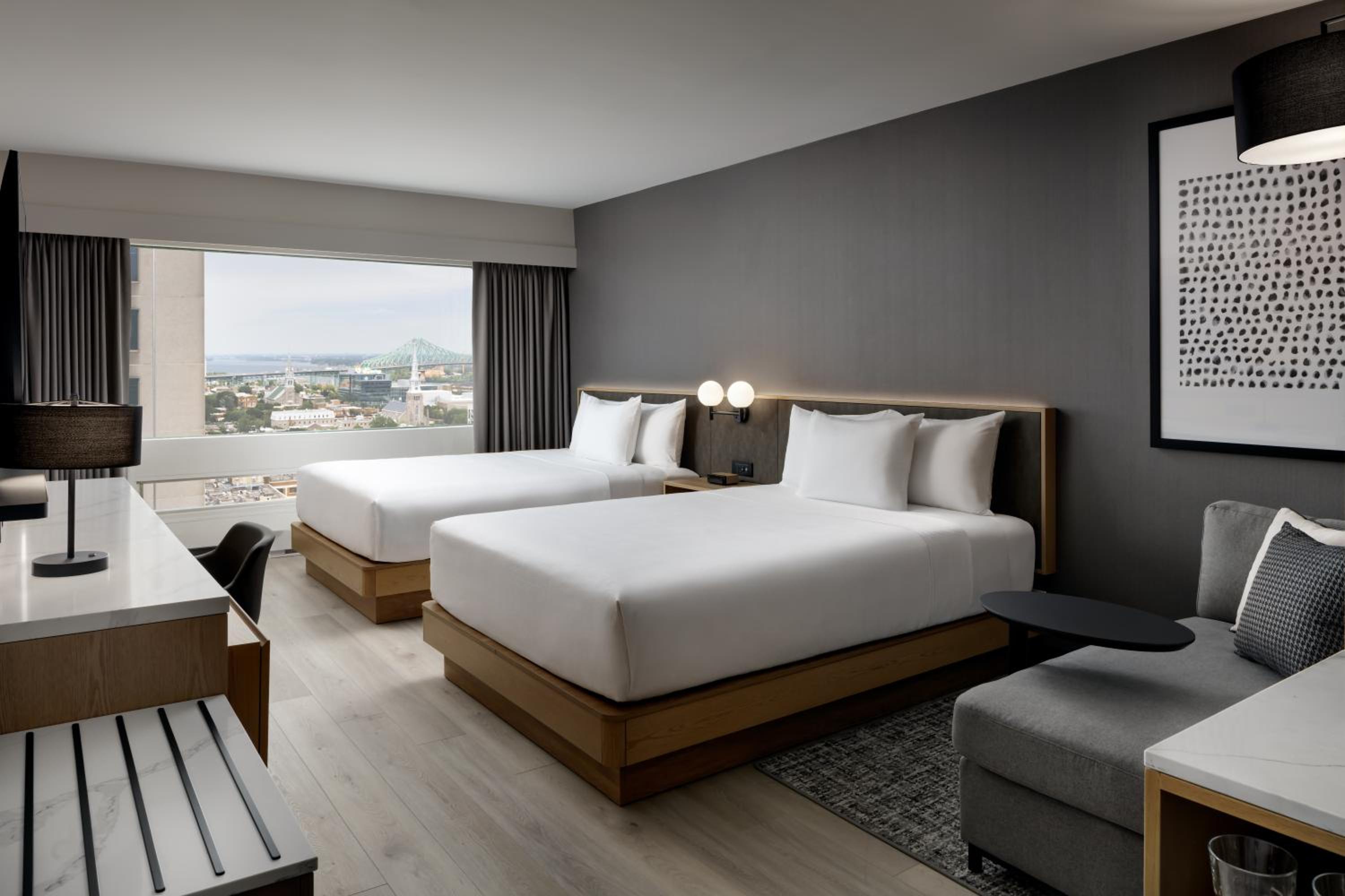 Queen Room with Two Queen Beds - High Floor - Photo 4