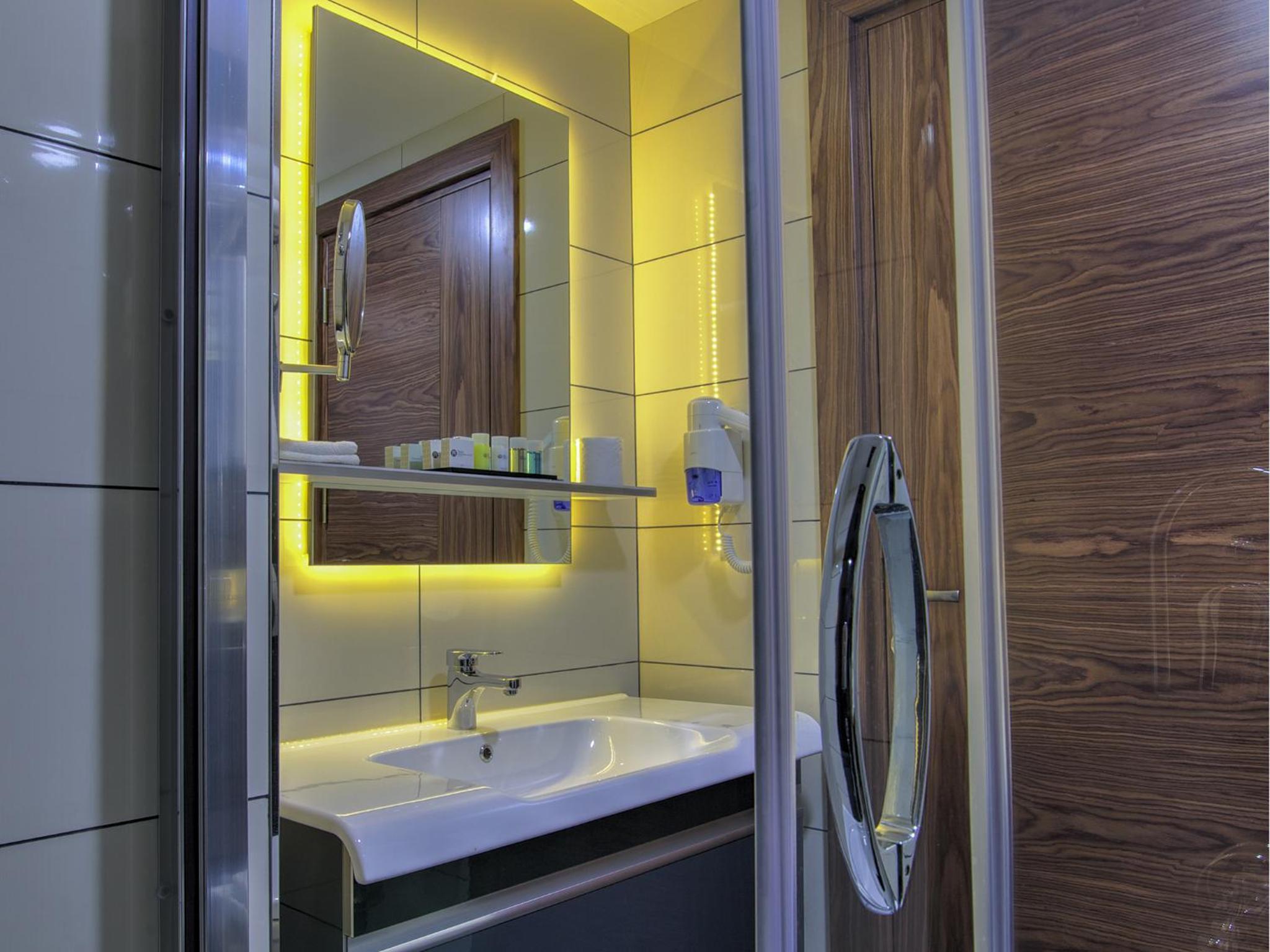 Standard Room - Photo 11