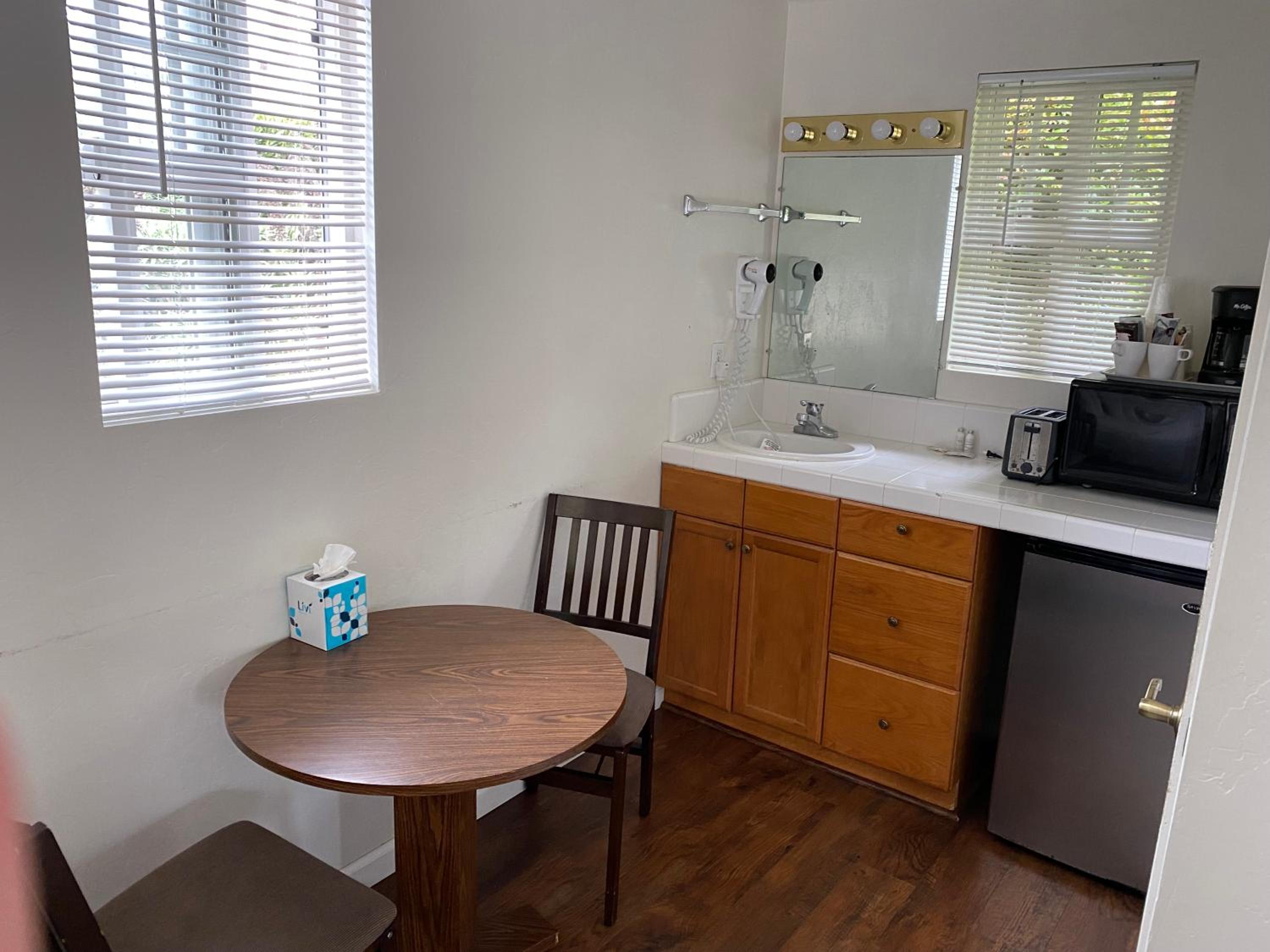Standard King Room photo 2