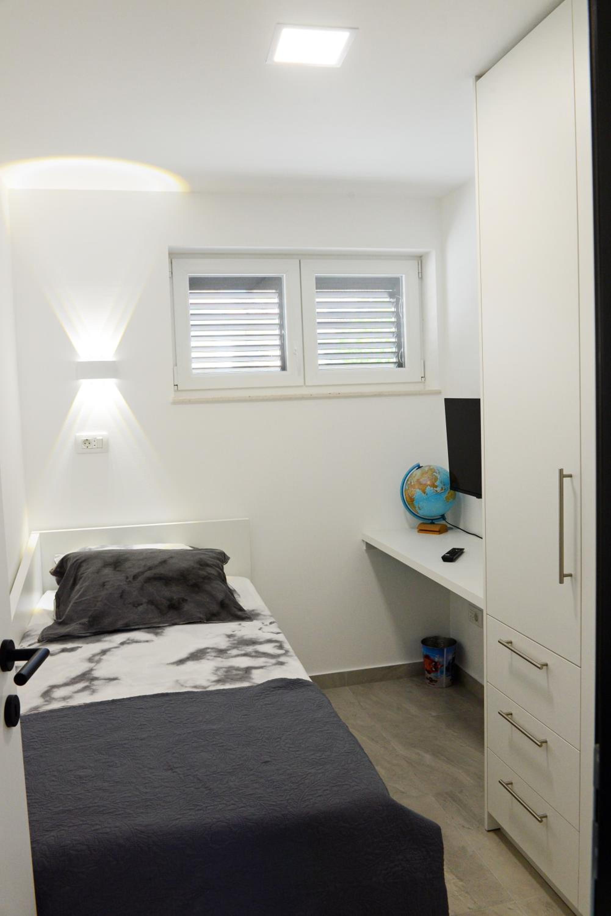 One-Bedroom Apartment - Photo 1