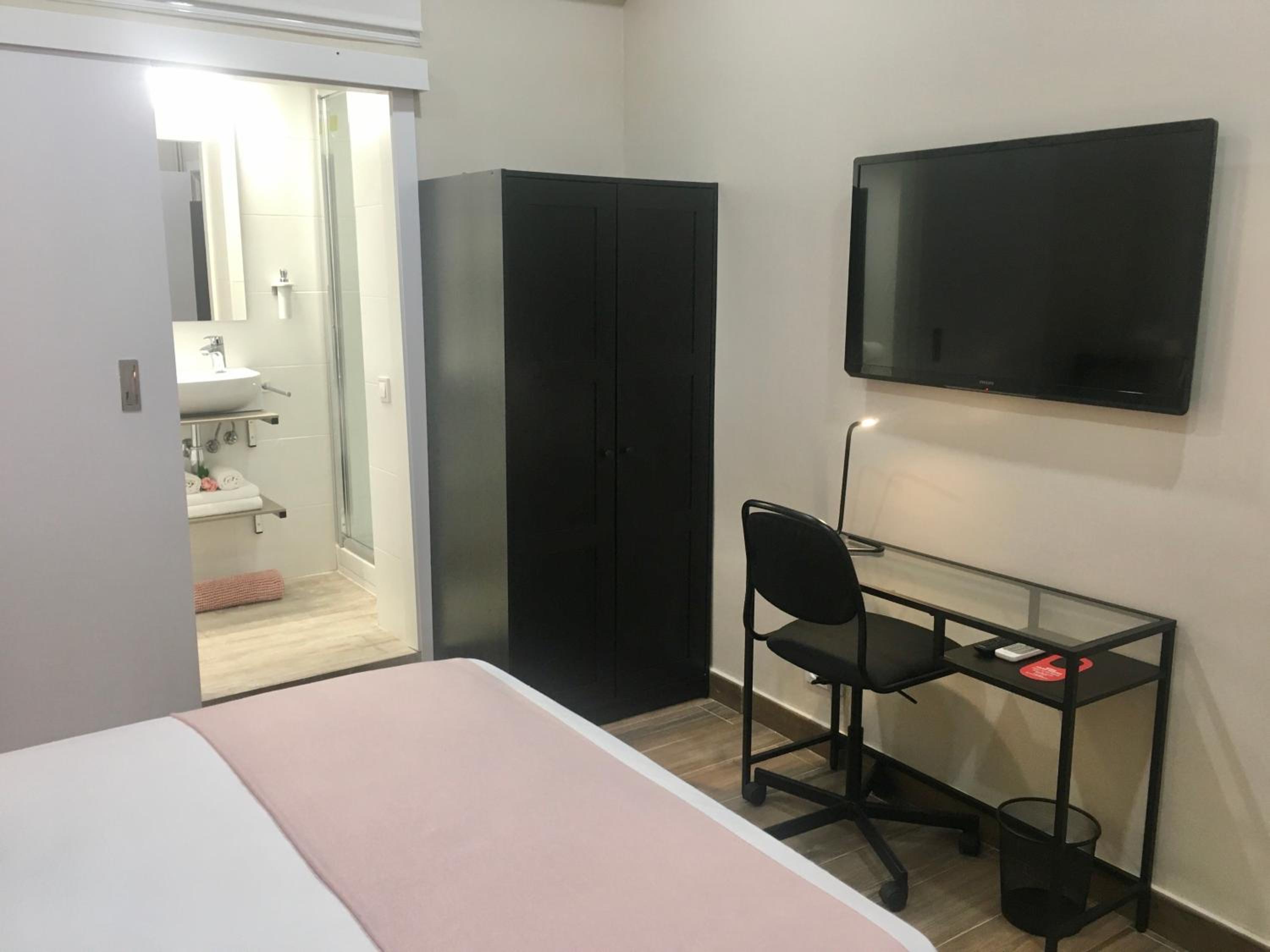 Double Room with Private Bathroom photo 3
