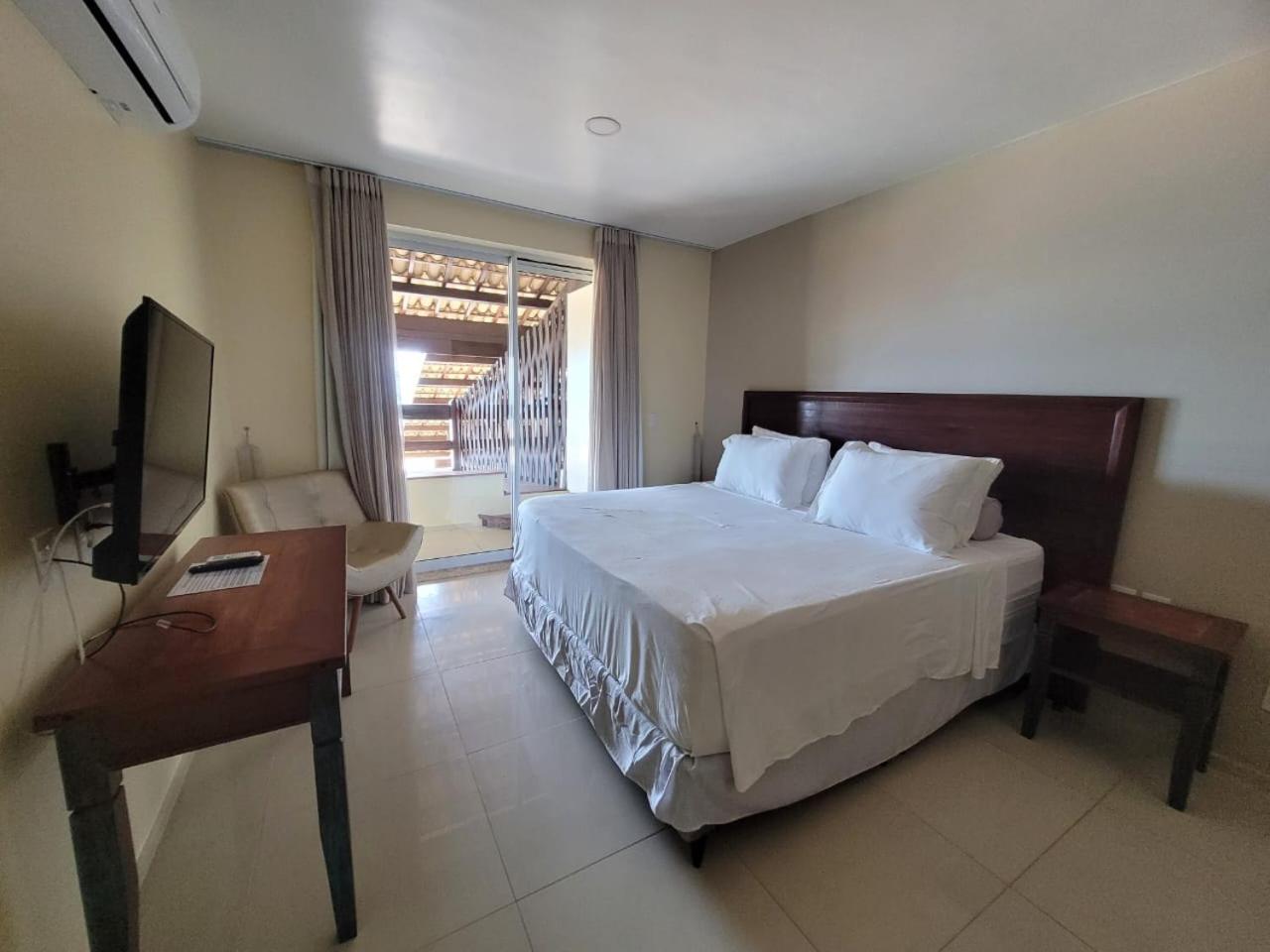 Double Room with Balcony and Sea View - Photo 1