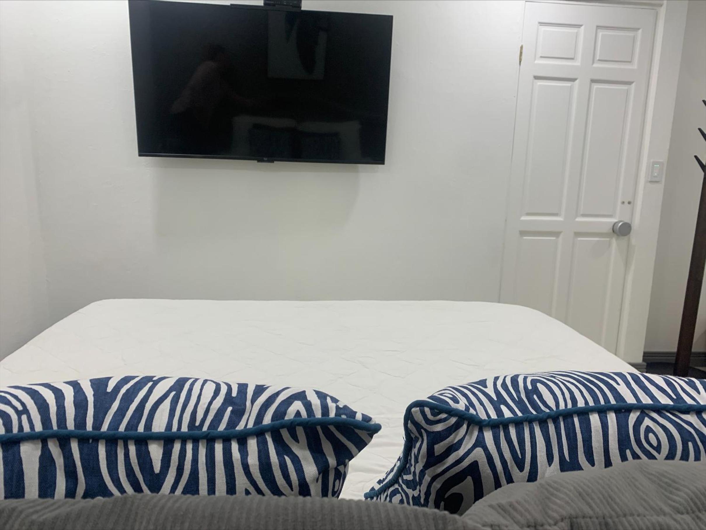 1 Queen bed / AI Smart Room