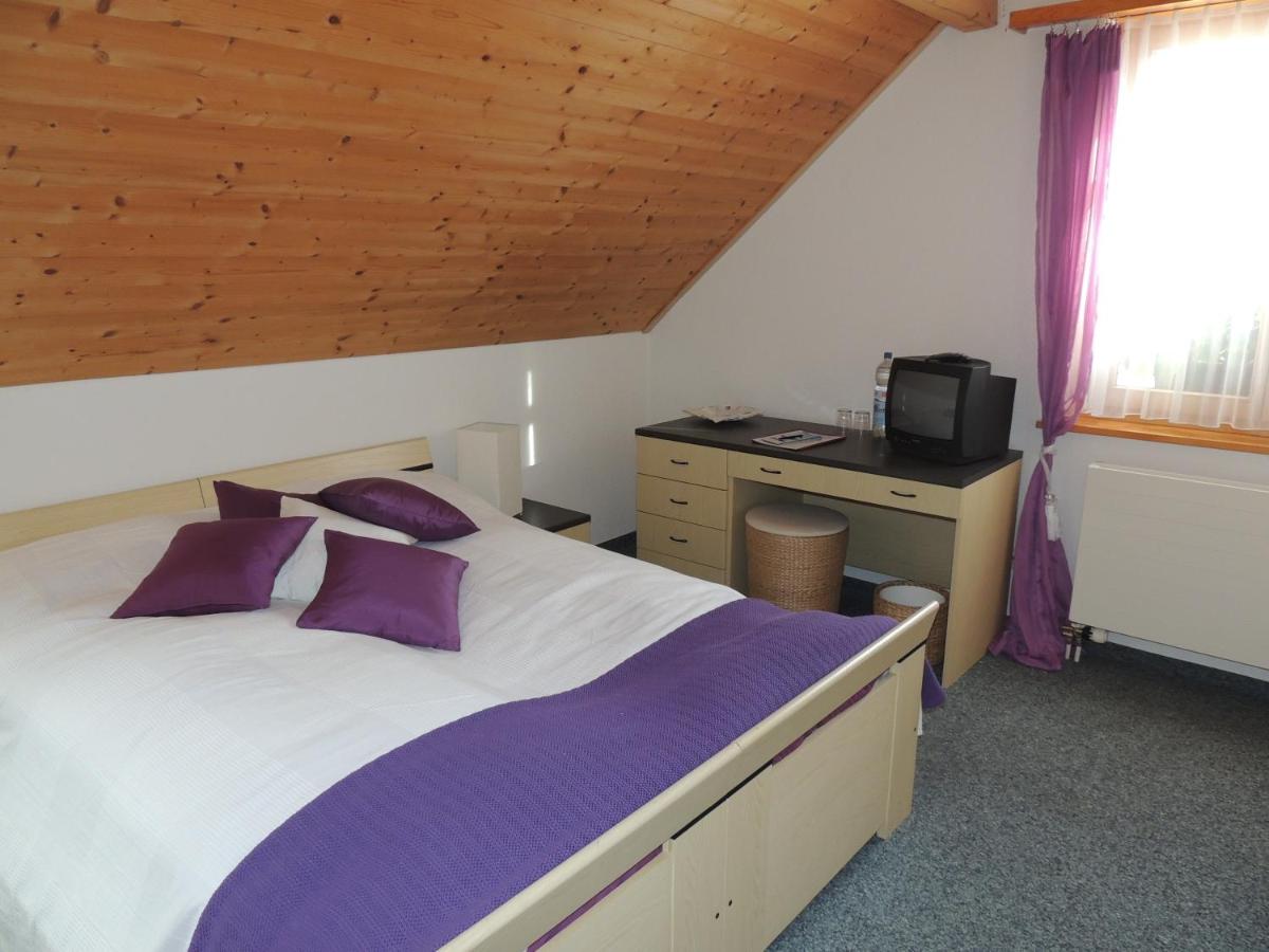 Twin Room with Mountain View (lavender) photo 2