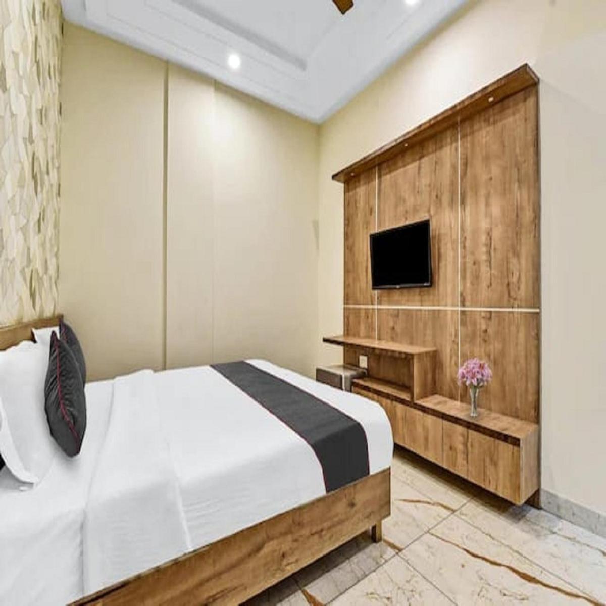 Deluxe Room - Photo 3