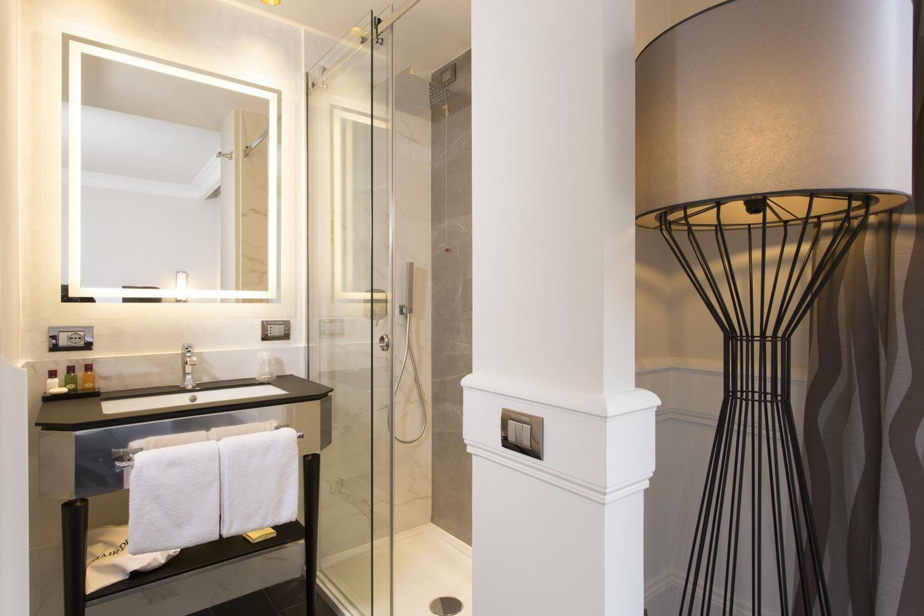 Executive Room - Photo 10