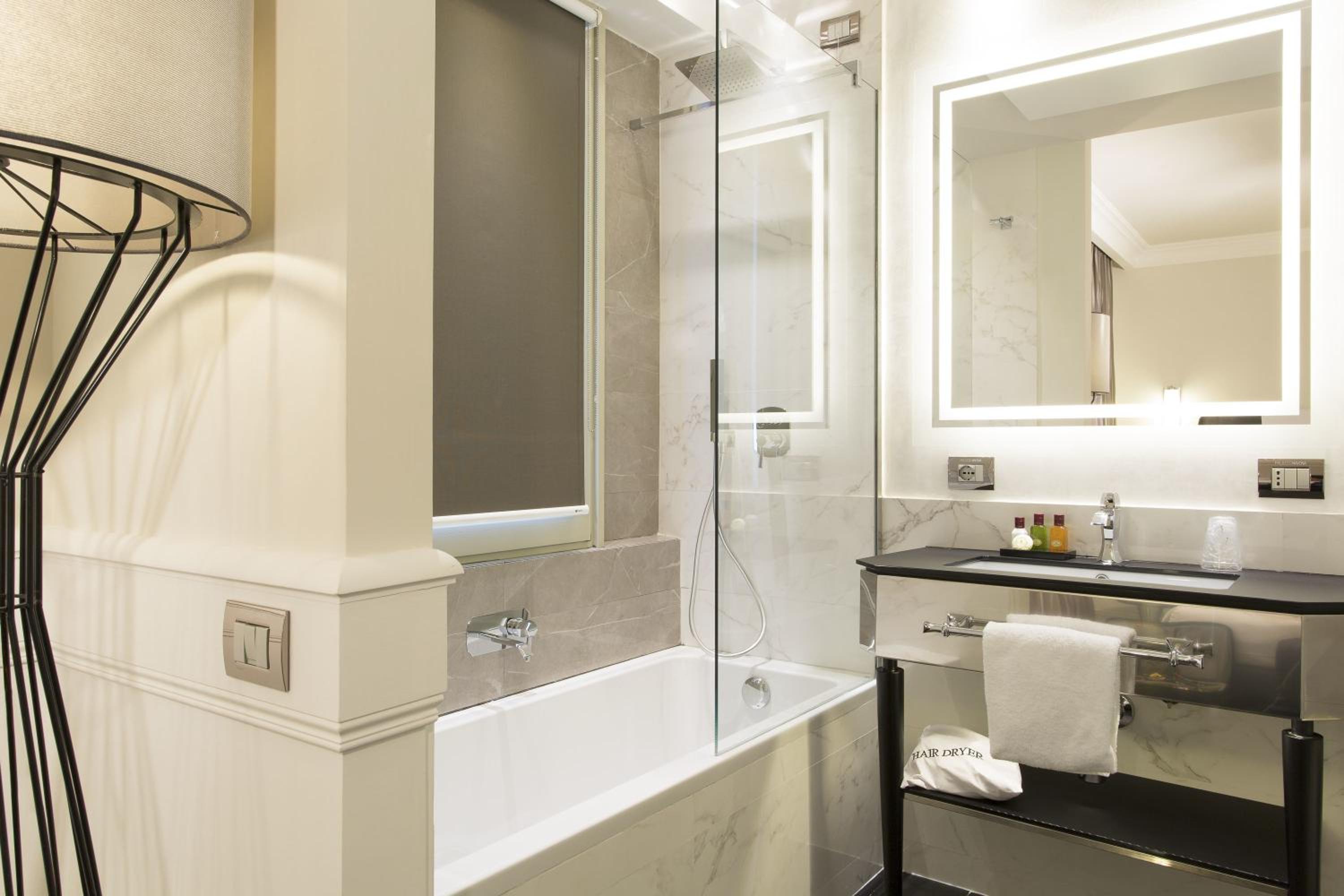 Executive Room - Photo 8