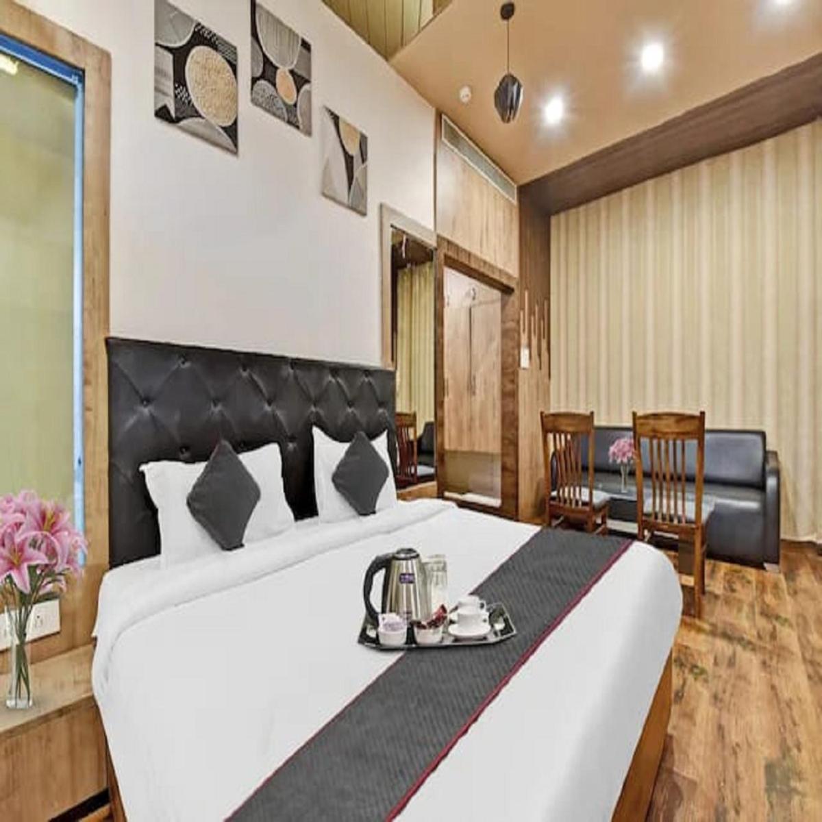 Suite - Photo 1